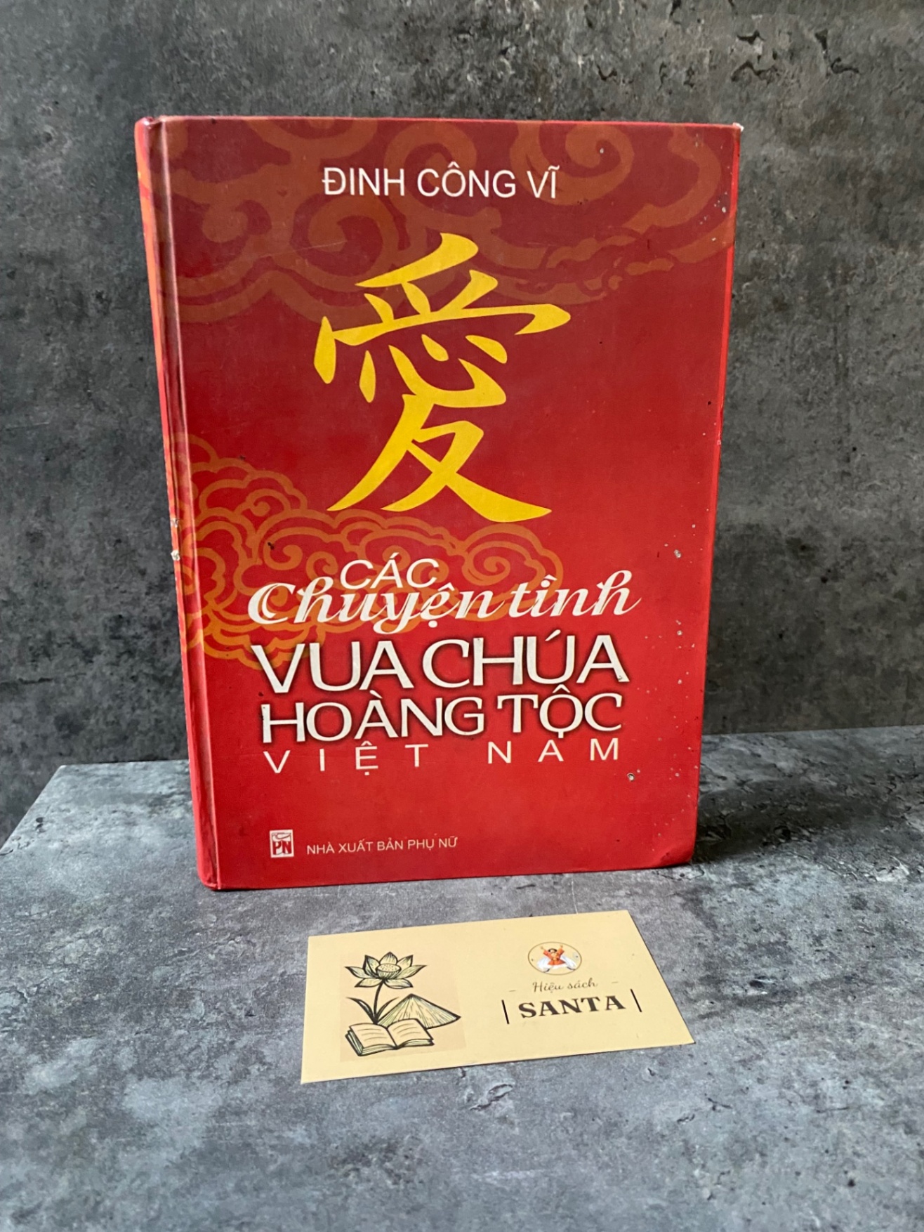 Các chuyện tình vua chúa hoàng tộc Việt Nam (bìa cứng)- Địinh Công Vĩ- Sách mới 80% Sách văn học STB0302