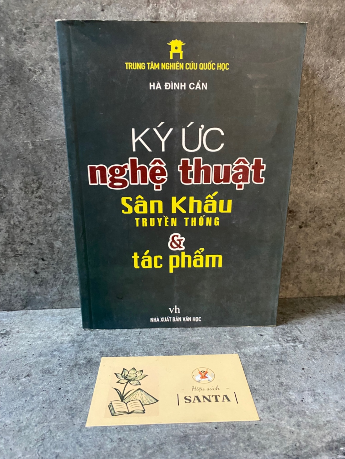Ký ức nghệ thuật sân khấu truyền thống và tác phẩm- Hà Đỉnh Cẩn- sách lưu kho chưa sd, mới 90% Sách chuyên khảo, khảo cứu STB0302