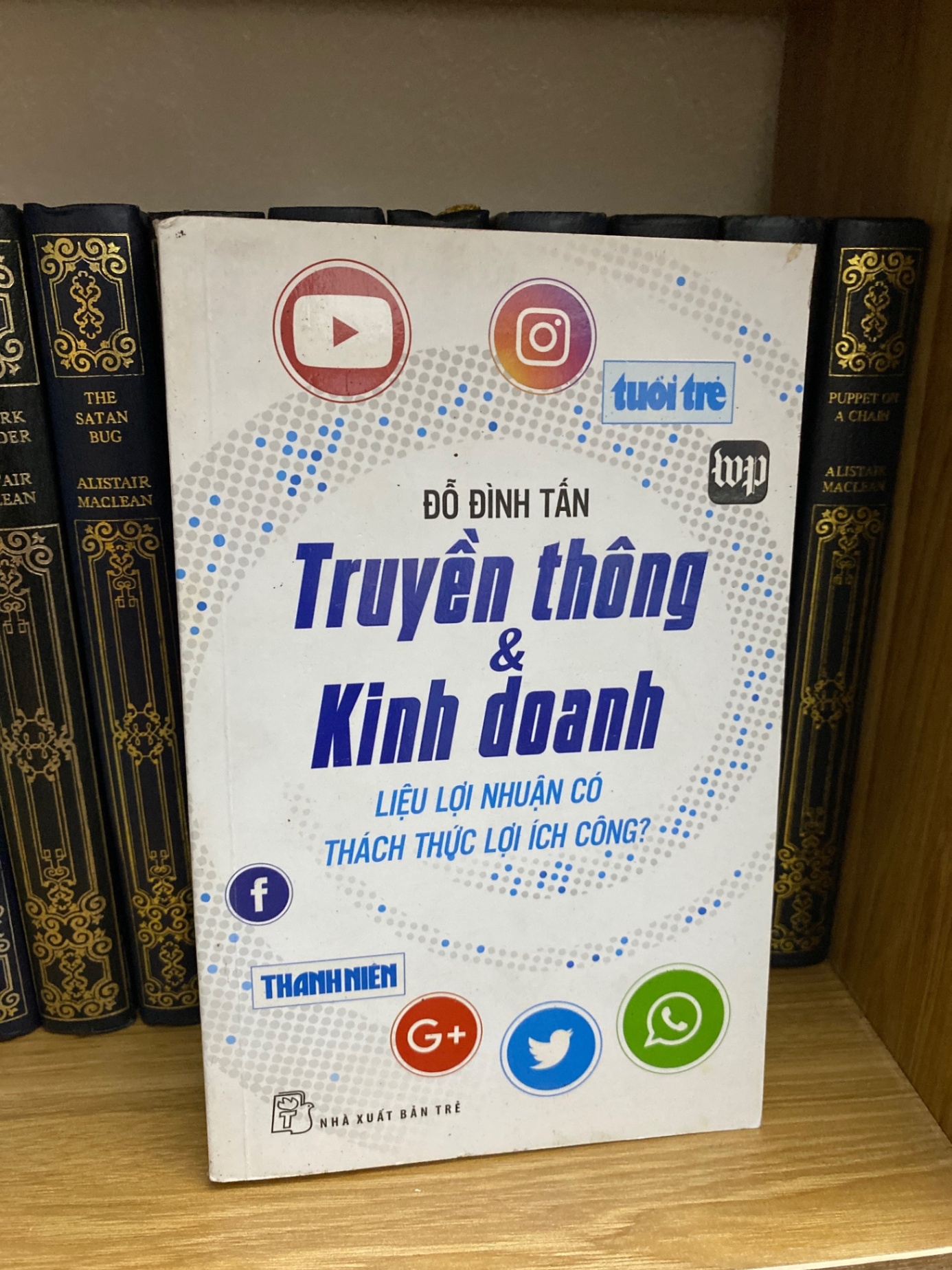 Truyền thông và kinh doanh: liệu lợi nhuận có thách thức lợi ích công- Đỗ Đình Tấn- Sách mới 90% Sách kinh tế - tài chính - chứng khoán STB0302