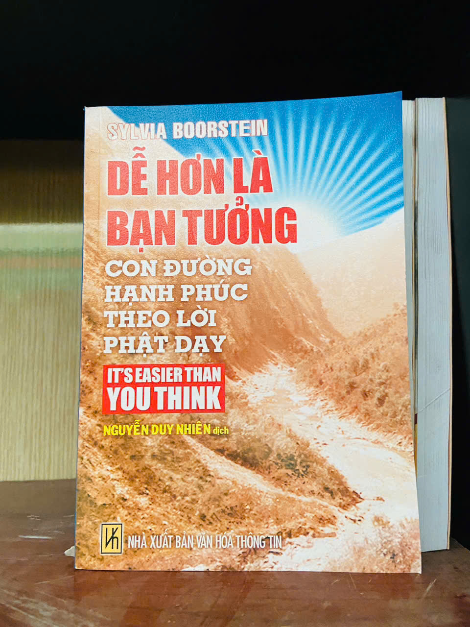Dễ hơn là bạn tưởng: Con đường hạnh phúc theo lời Phật dạy - Sylvia Boorstein Sách tôn giáo - tâm linh VAVO2702