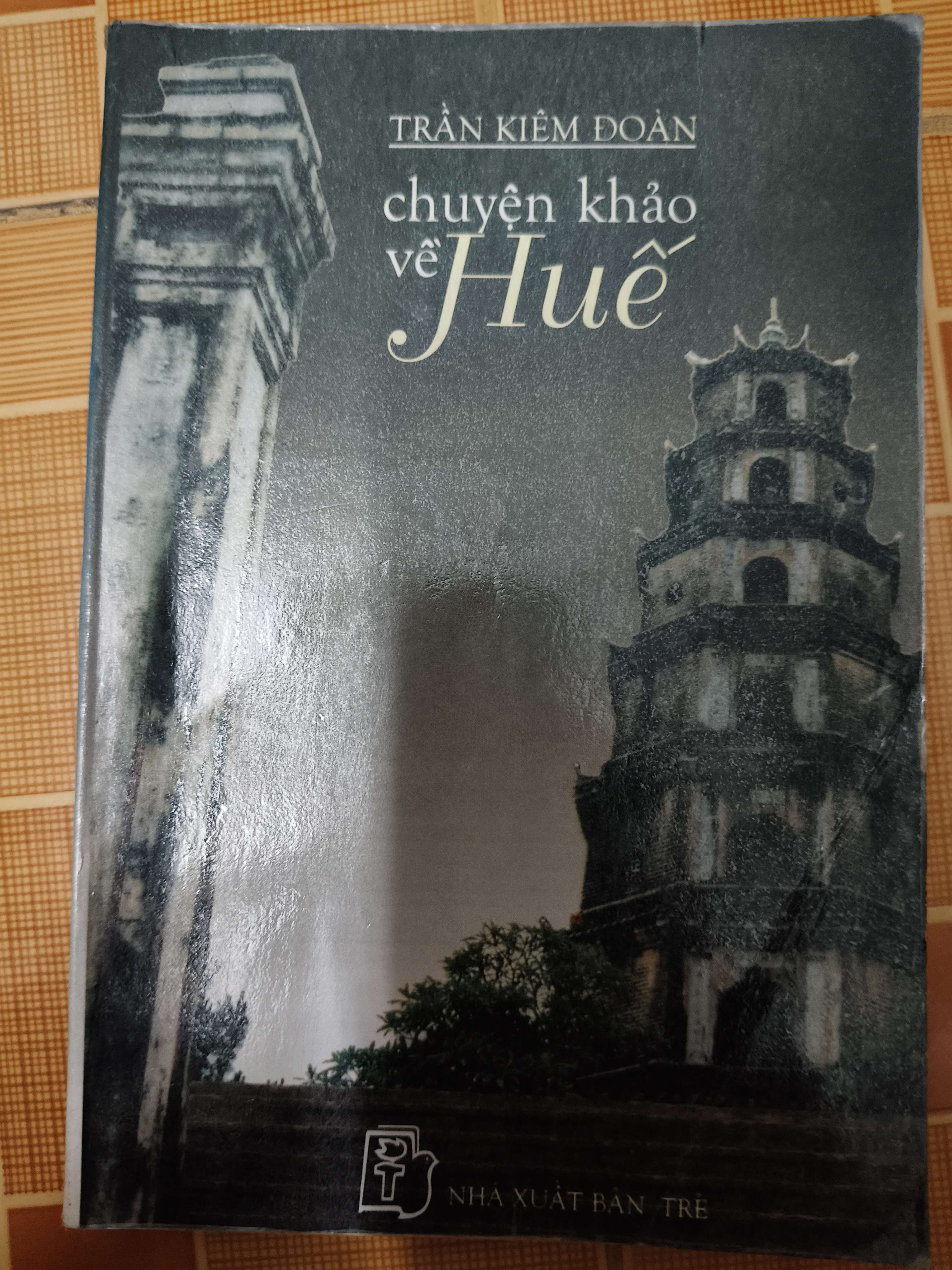 Chuyên khảo về Huế - 2000 - 250 trang Lịch sử thế giới ANTQ2702