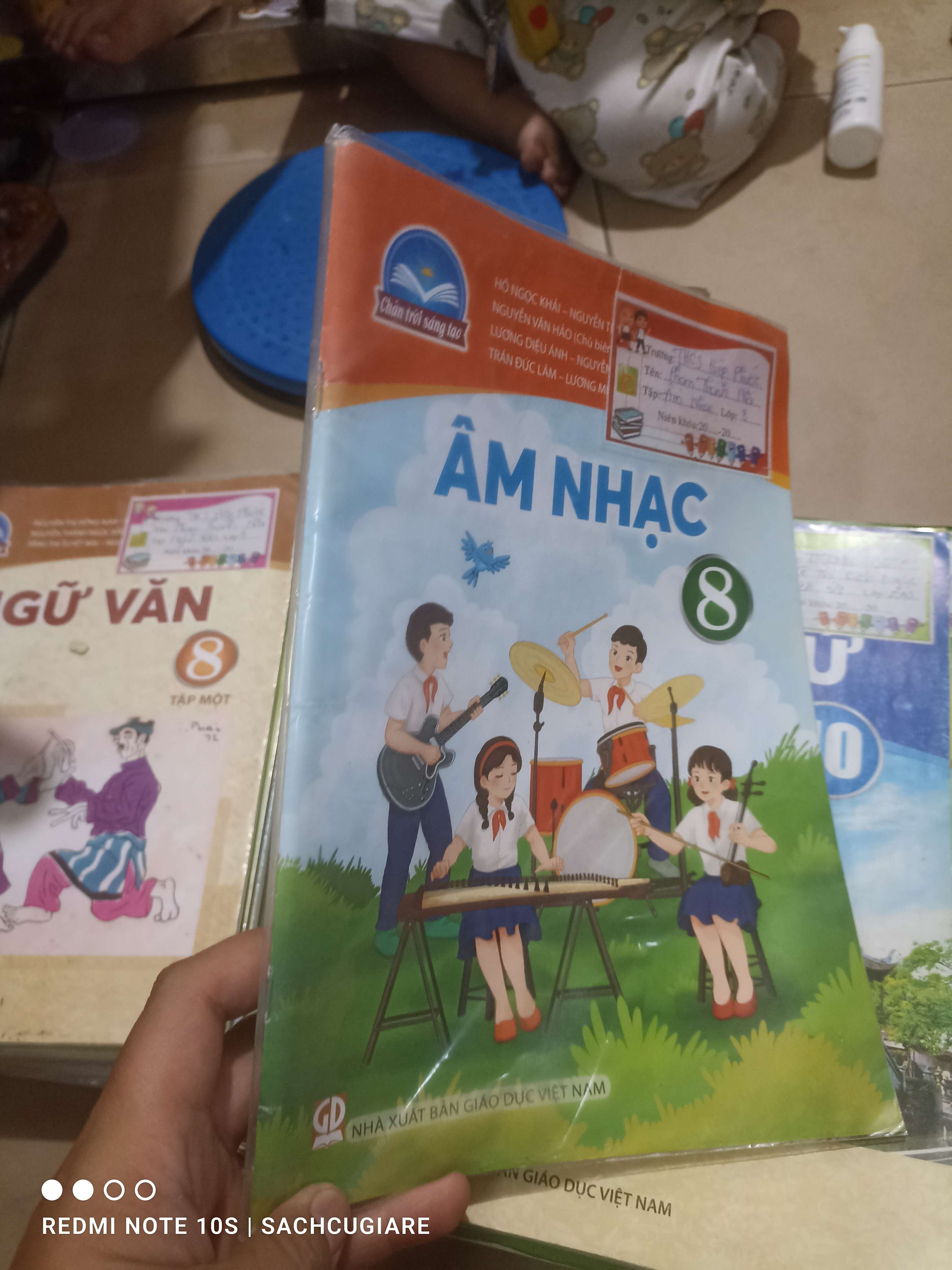 Âm nhạc lớp 8 (Chân trời sáng tạo) Giáo khoa HCM2702