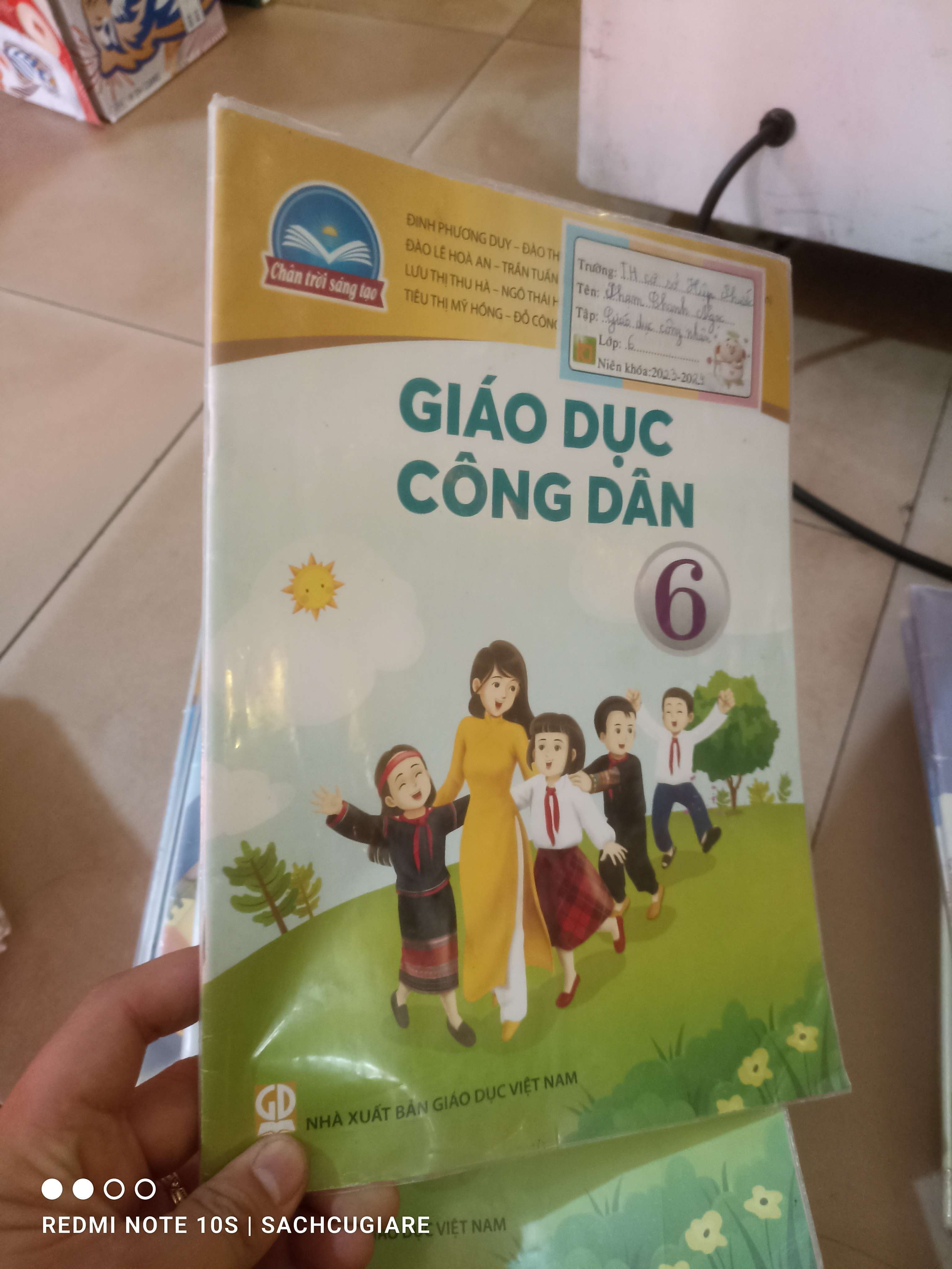 Giáo dục công dân lớp 6 (Chân trời sáng tạo) Giáo khoa HCM2702