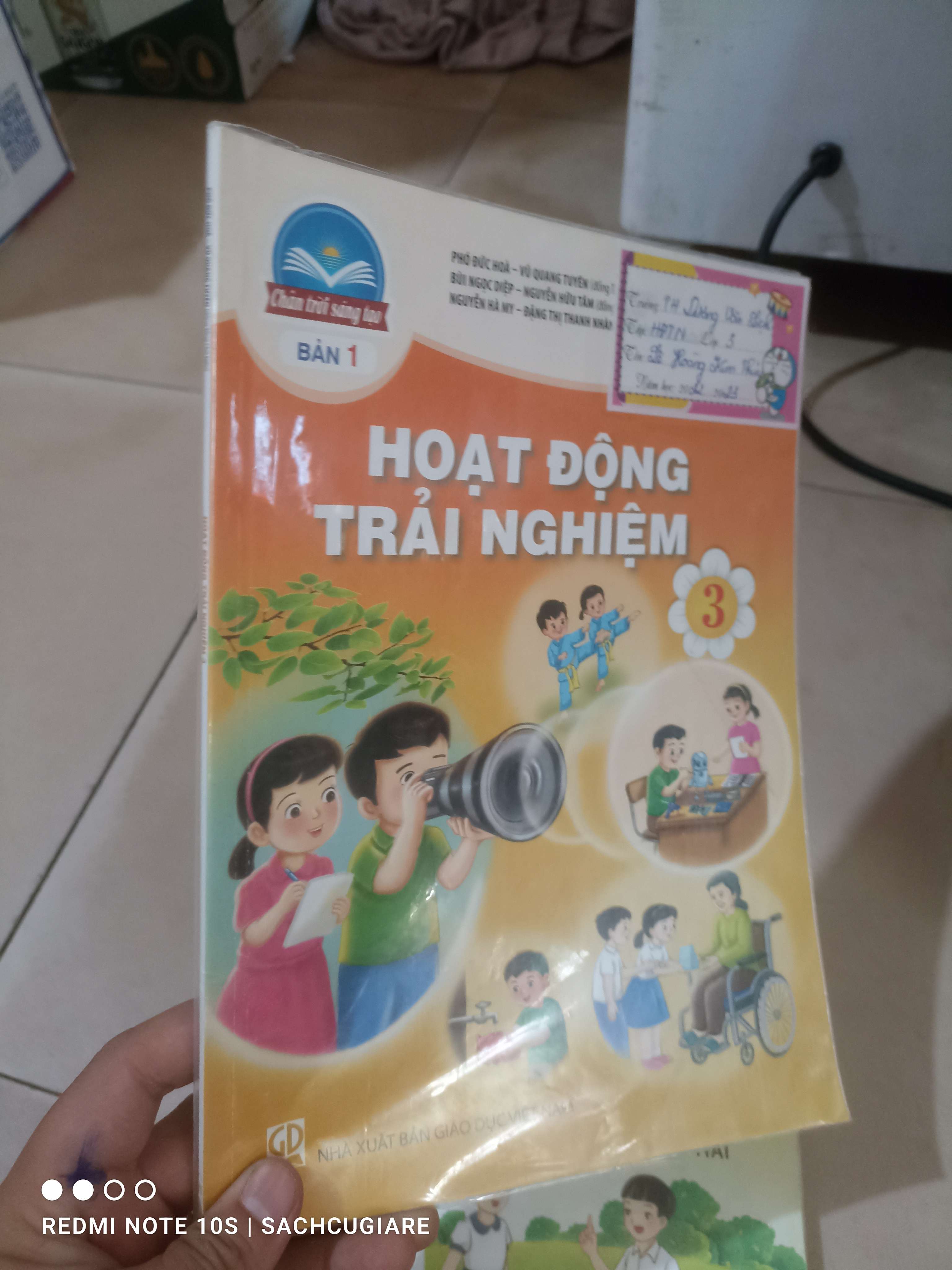 Hoạt động trải nghiệm lớp 3 (Chân trời sáng tạo) Giáo khoa HCM2702