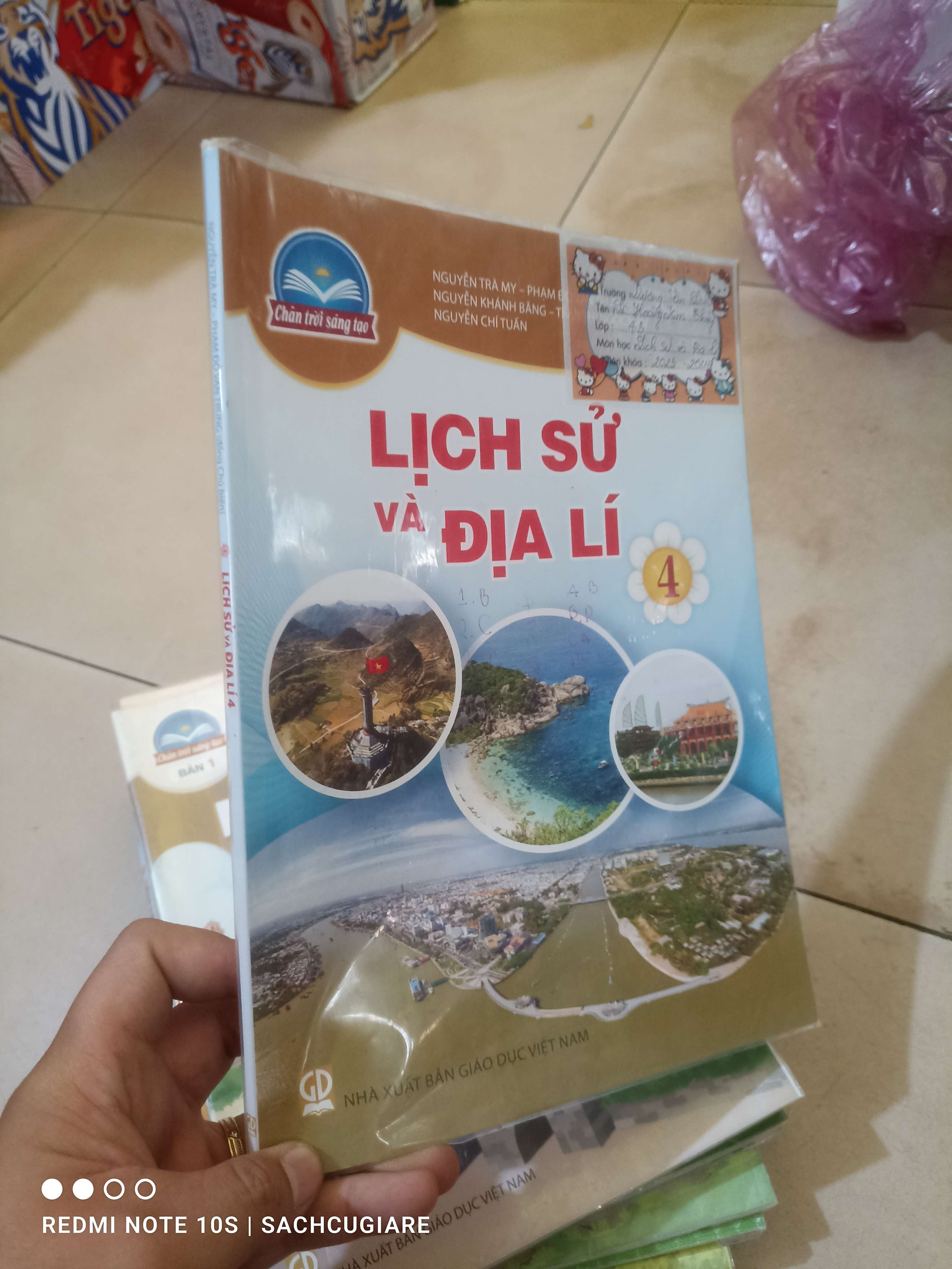 Lịch sử và địa lí lớp 4 (Chân trời sáng tạo) Giáo khoa HCM2702