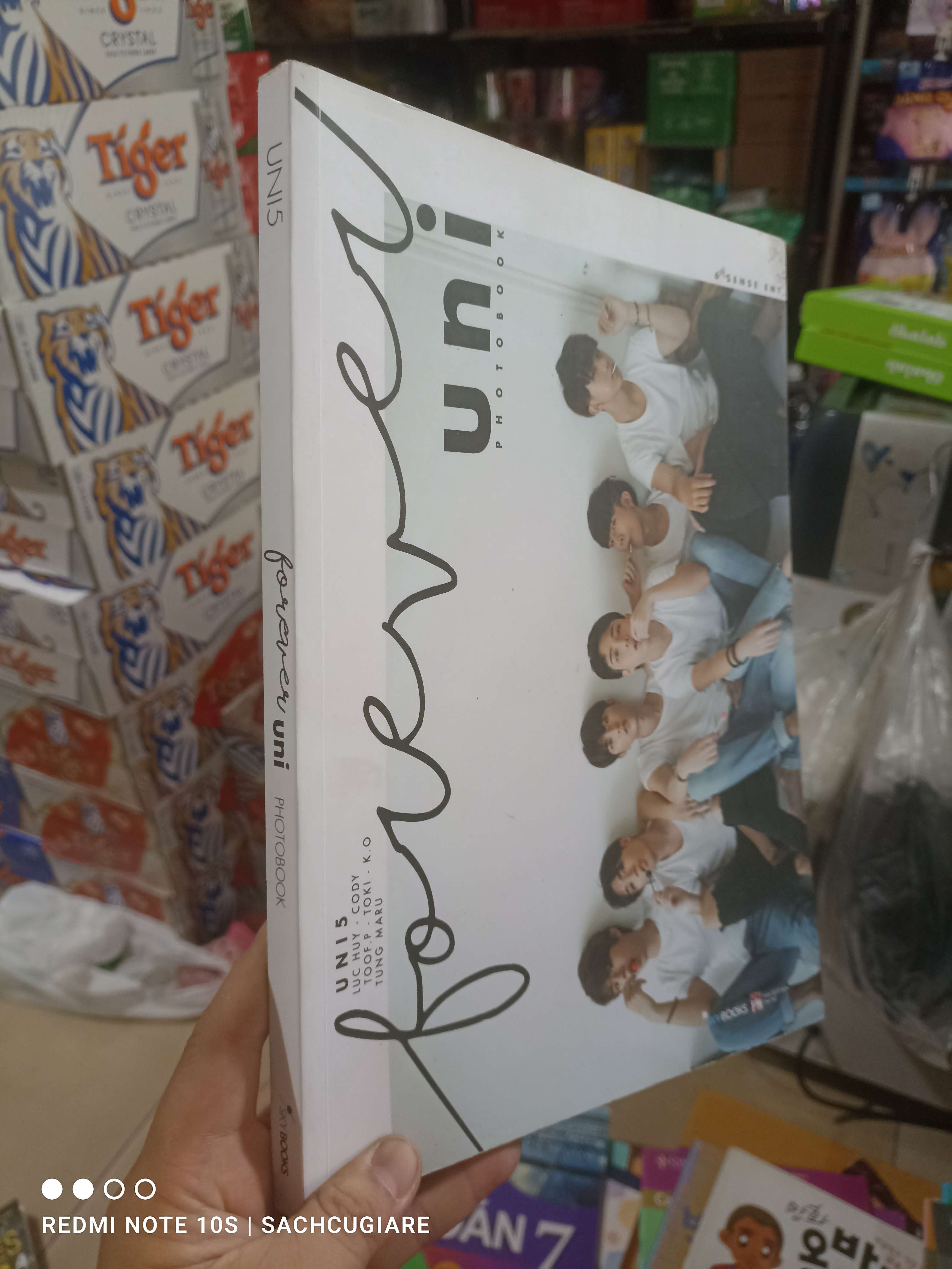 Forever Uni photobook 2018 mới 90% Sách tự học tiếng Anh HCM2702