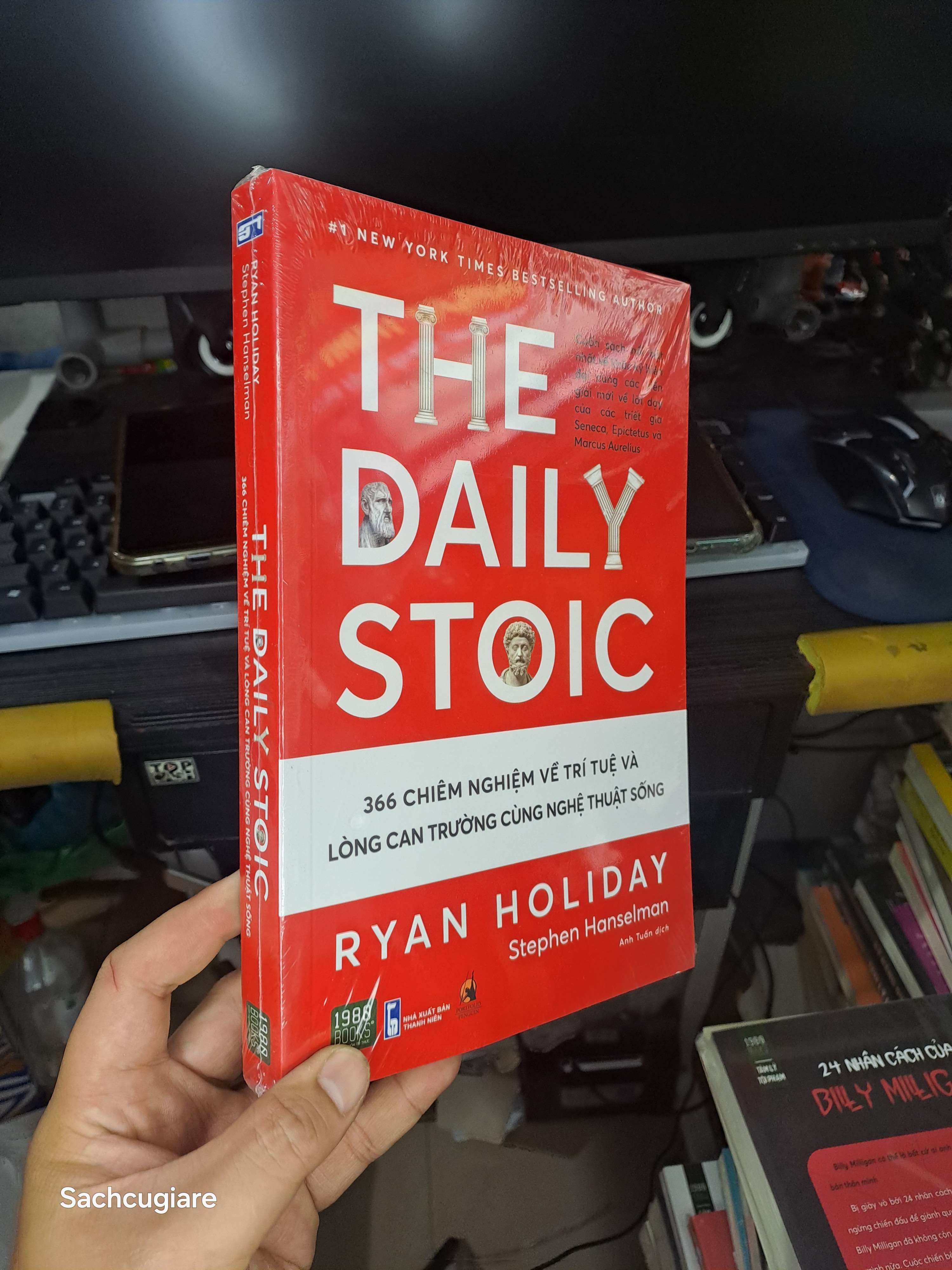 The daily stoic - Ryan Holiday, Stephen Hanselman Kỹ năng sống NENA2702