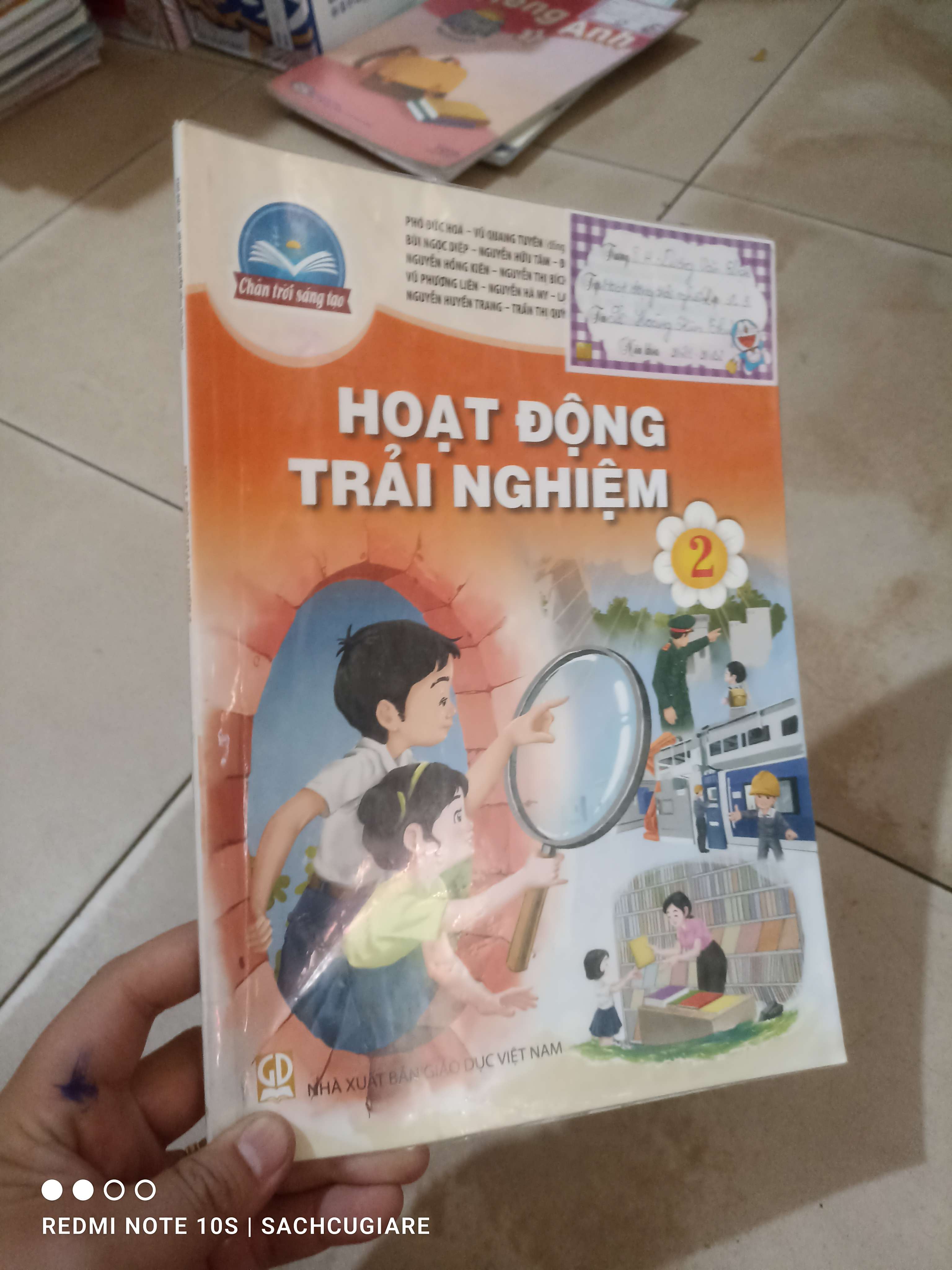 Hoạt động trải nghiệm lớp 2 (Chân trời sáng tạo) Giáo khoa HCM2702