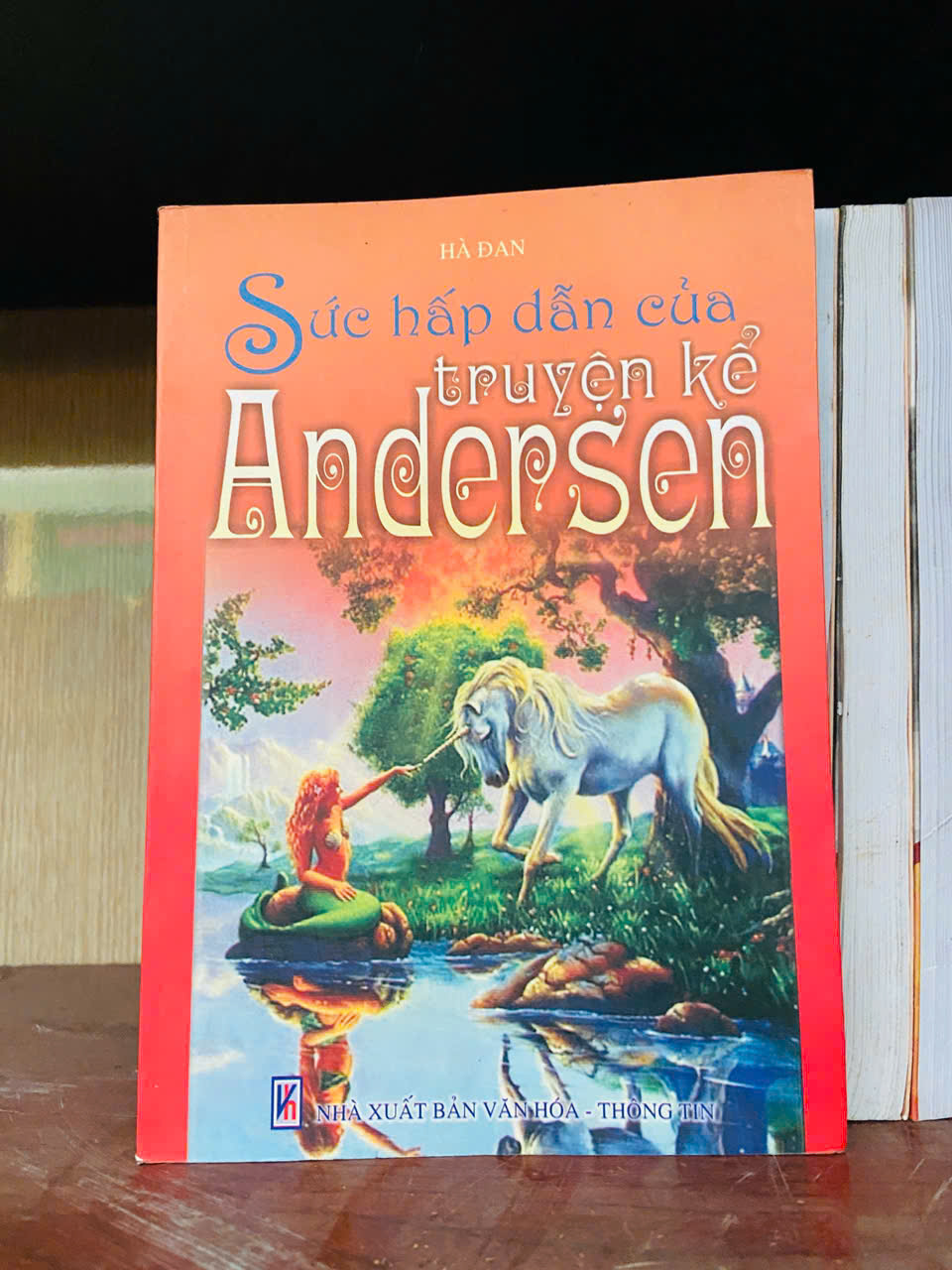 Sức hấp dẫn của truyện kể Anderson - Hà Đan Văn học nước ngoài VAVO2702