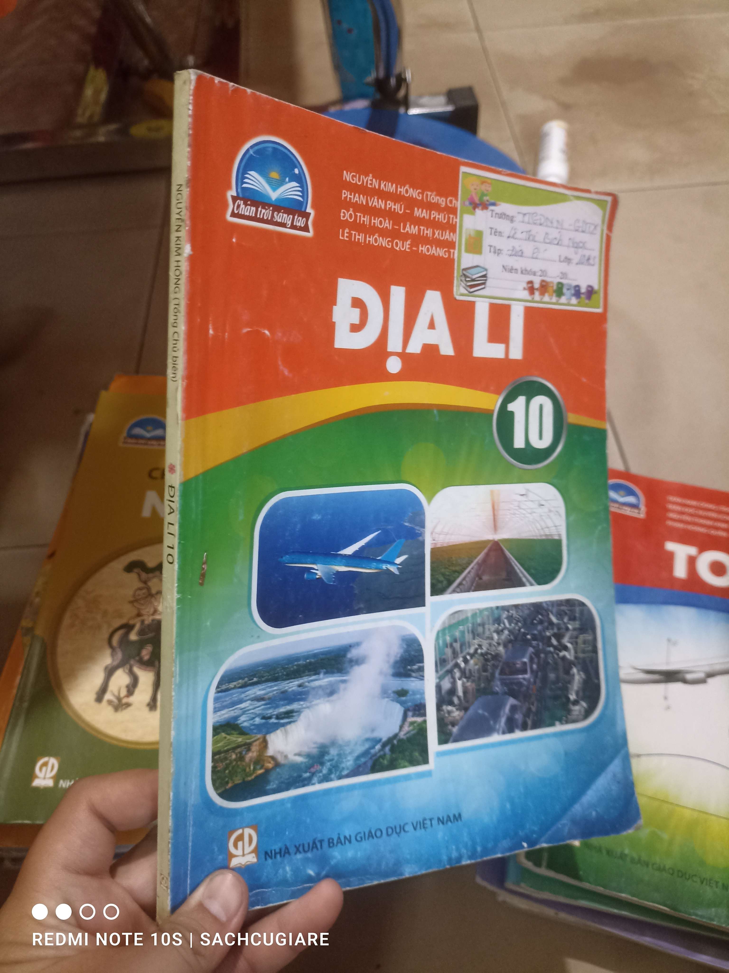 Địa lí lớp 10 (Chân trời sáng tạo) Giáo khoa HCM2702