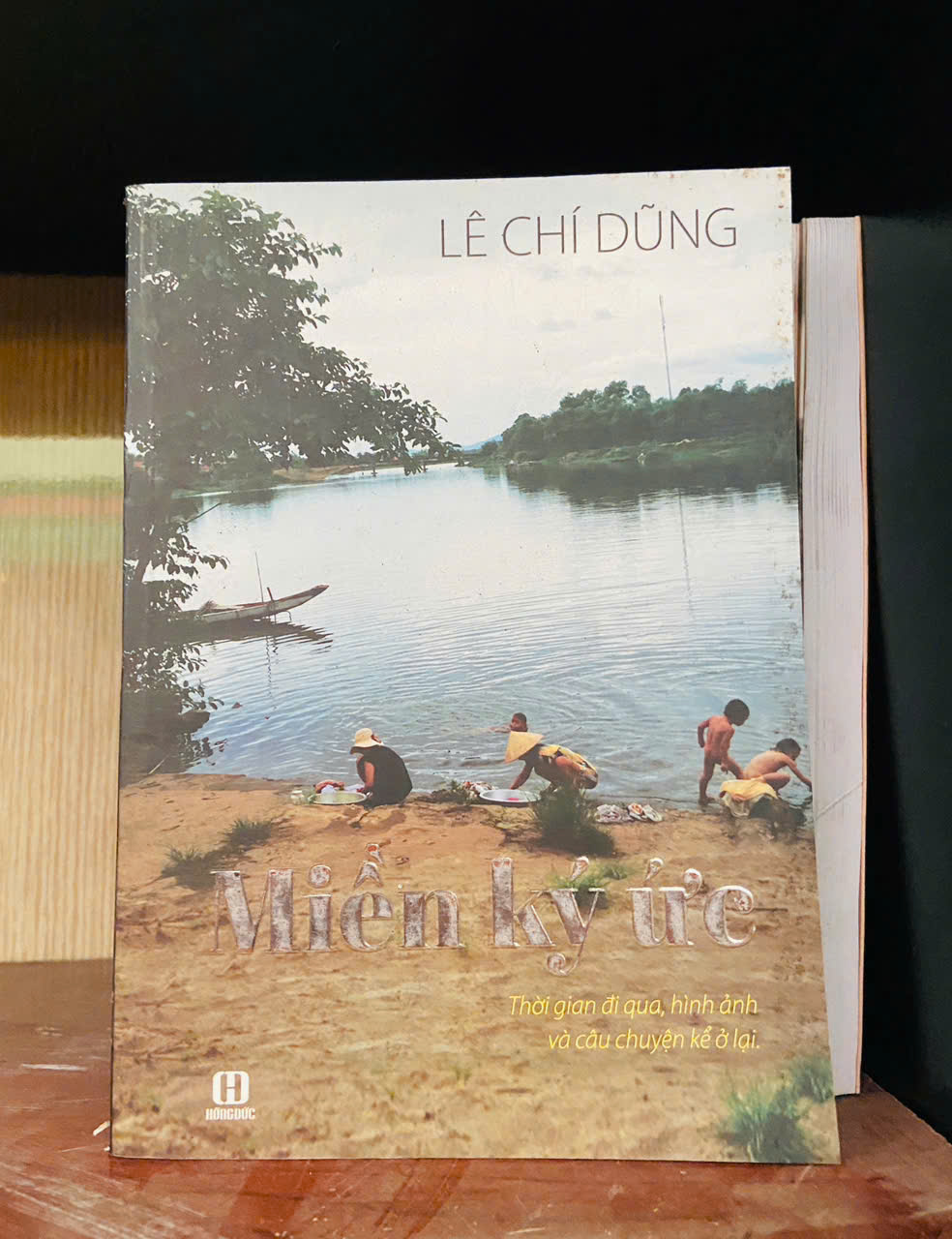 Miền ký ức - Lê Chí Dũng Văn học Việt Nam VAVO2702