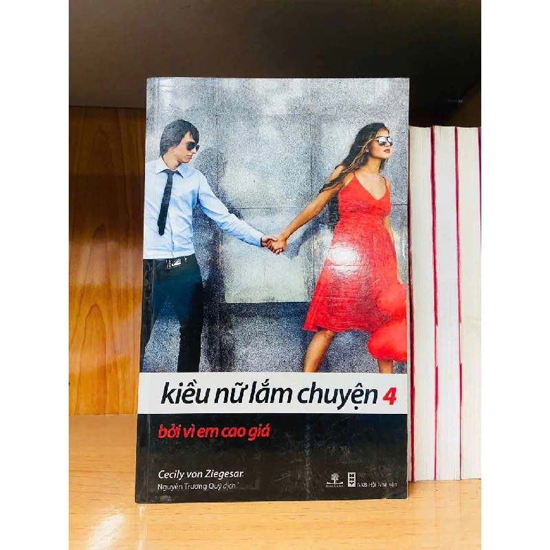 Kiều nữ lắm chuyện 4: bởi vì em cao giá - Cecily von Ziegesar Văn học nước ngoài VAVO2702
