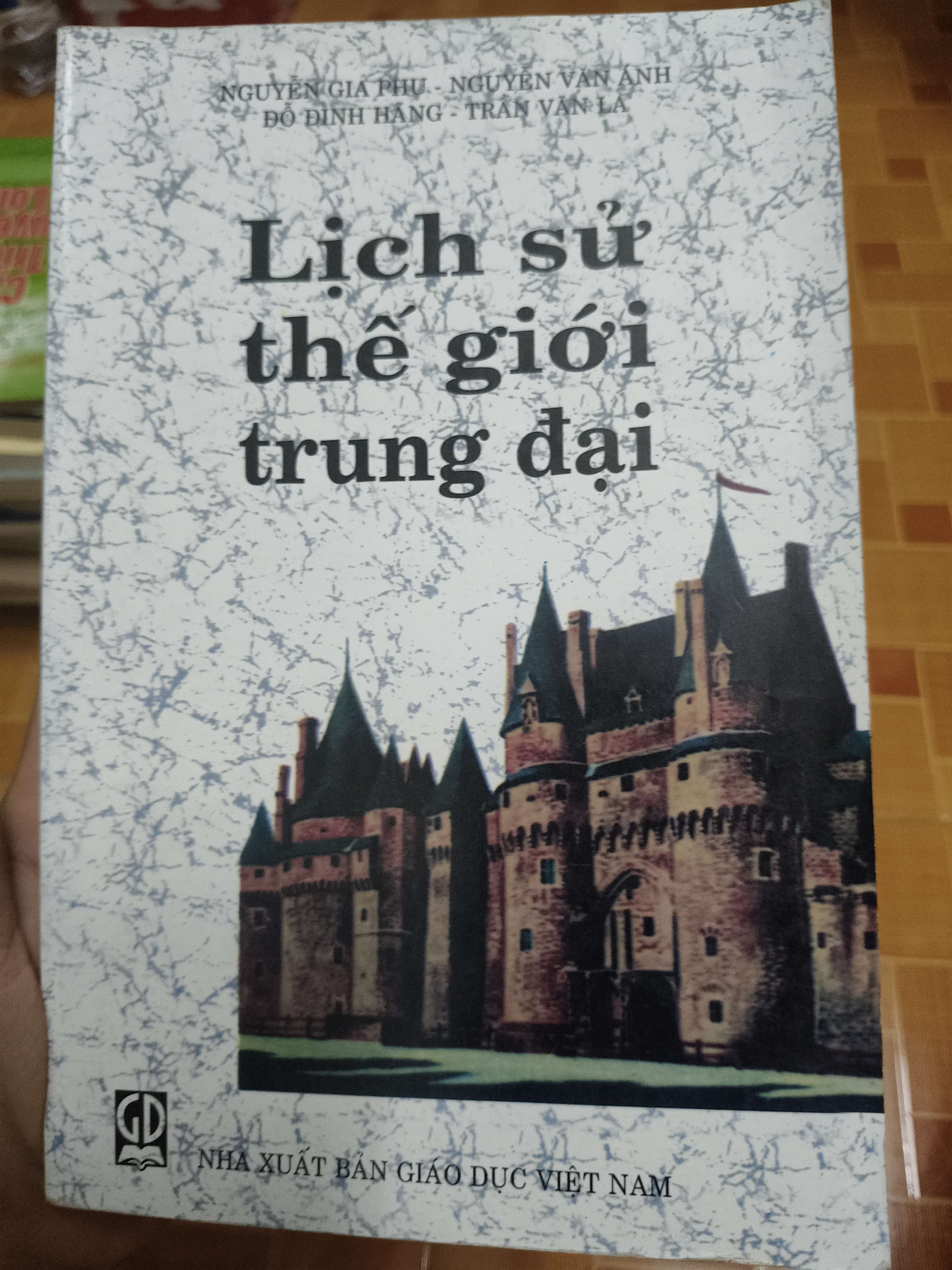 Lịch sử thế giới trung đại - 2014 - 423 trang Lịch sử thế giới ANTQ2702