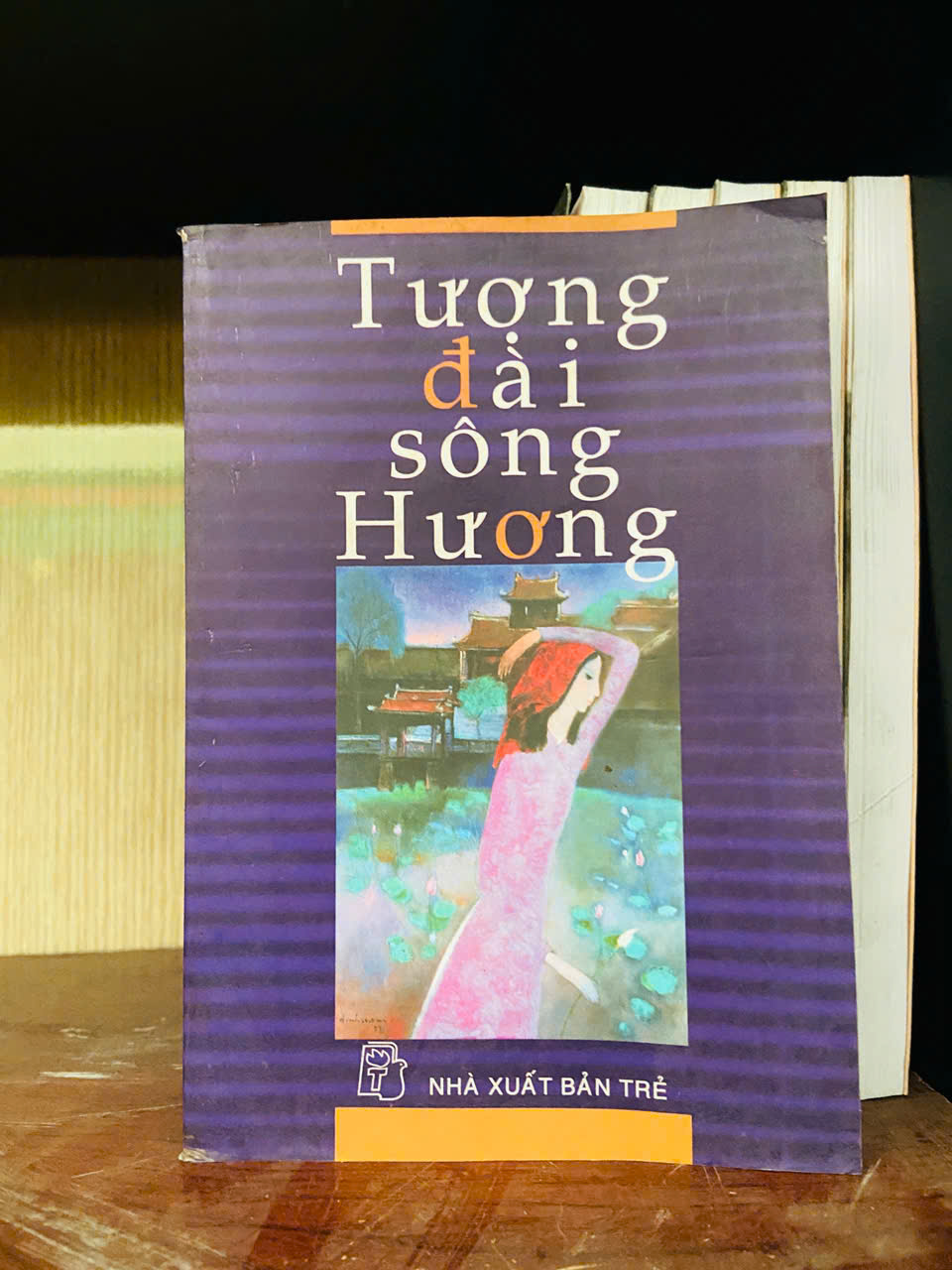 Tượng đài sông Hương Văn học Việt Nam VAVO2702