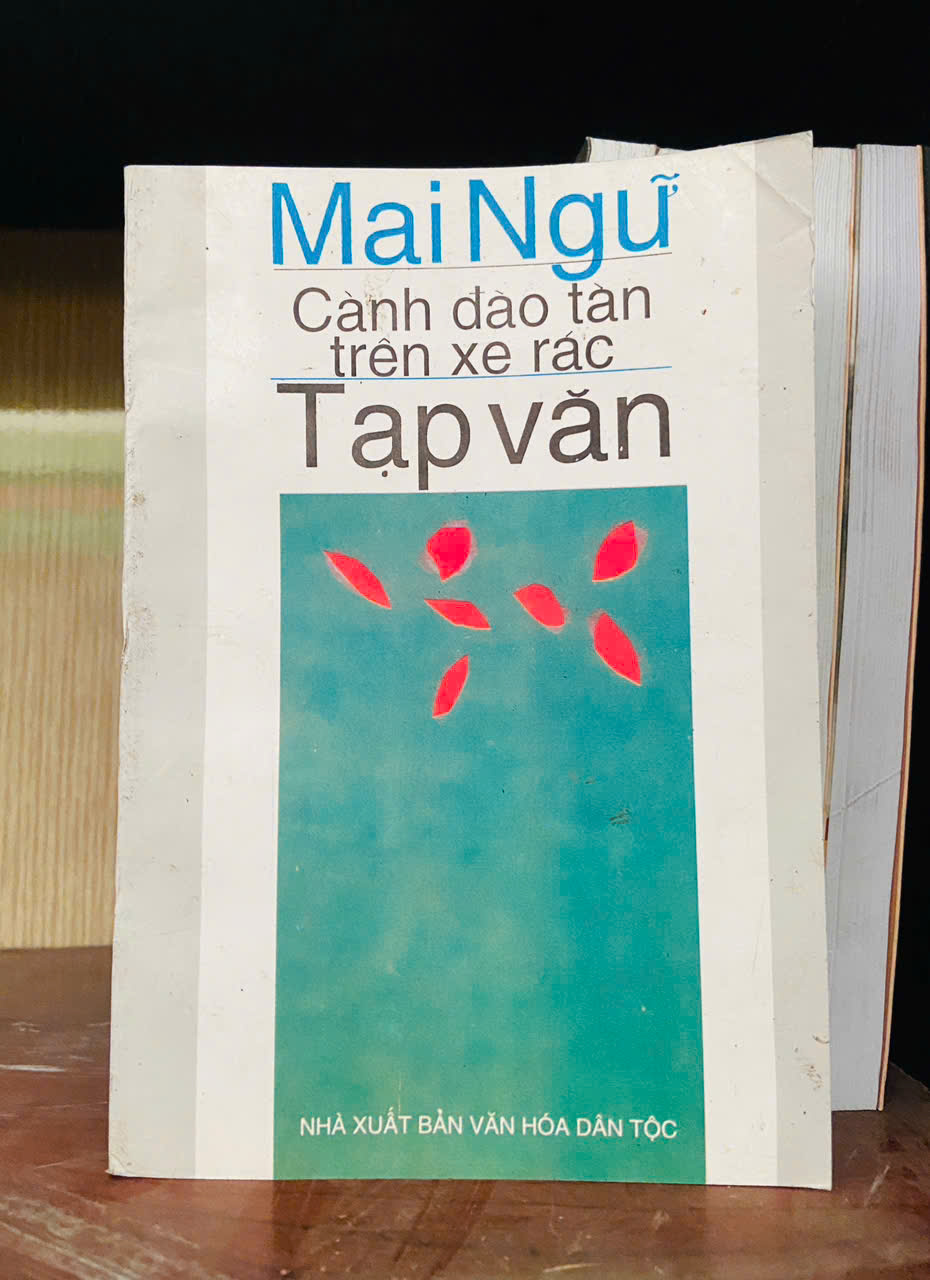Cành đào tàn trên xe rác - Mai Ngữ Văn học Việt Nam VAVO2702