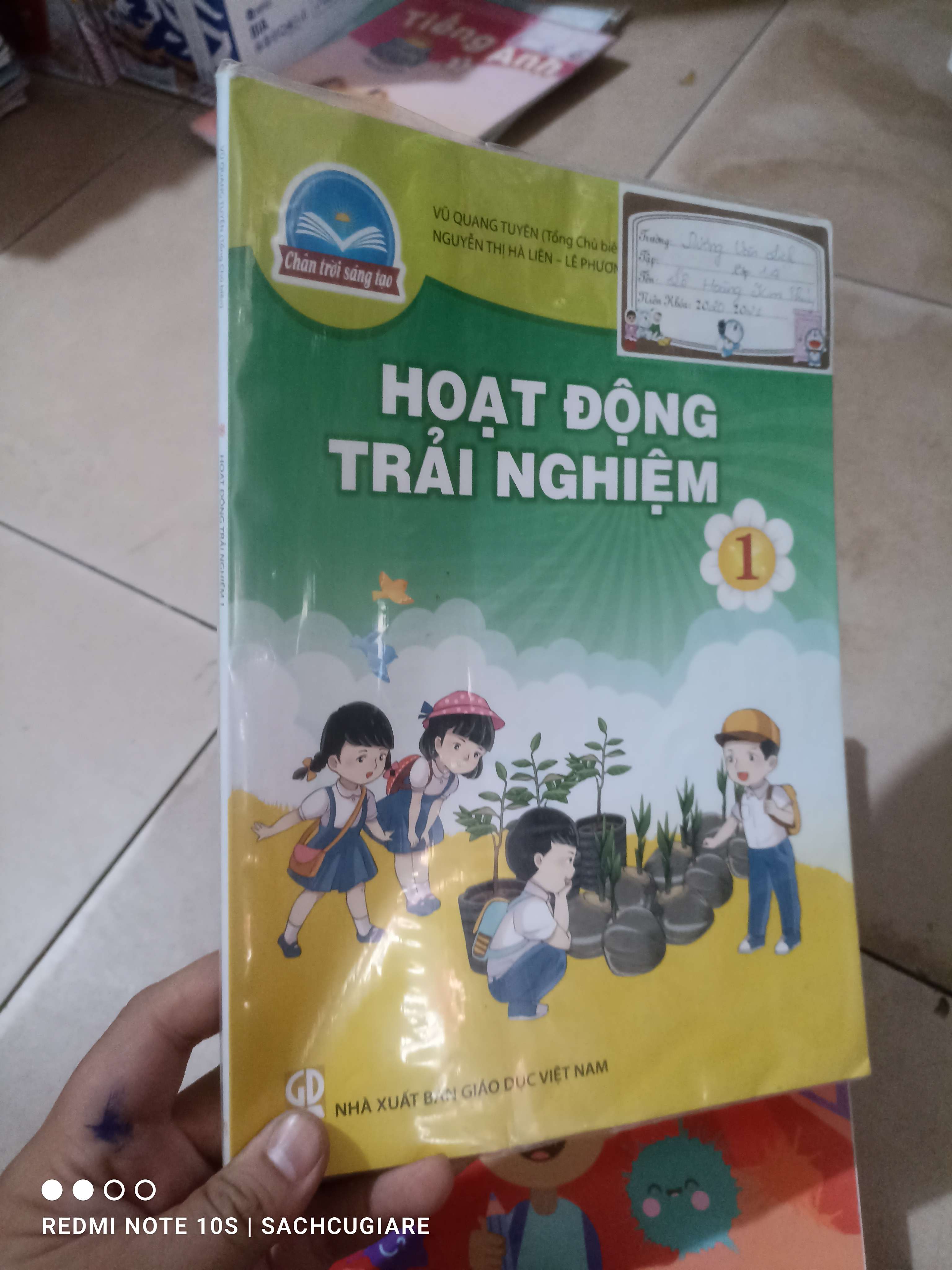 Hoạt động trải nghiệm lớp 1 (Chân trời sáng tạo) Giáo khoa HCM2702