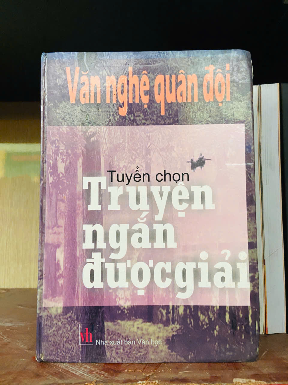 Văn nghệ quân đội: Tuyển chọn Truyện ngắn được giải Văn học Việt Nam VAVO2702