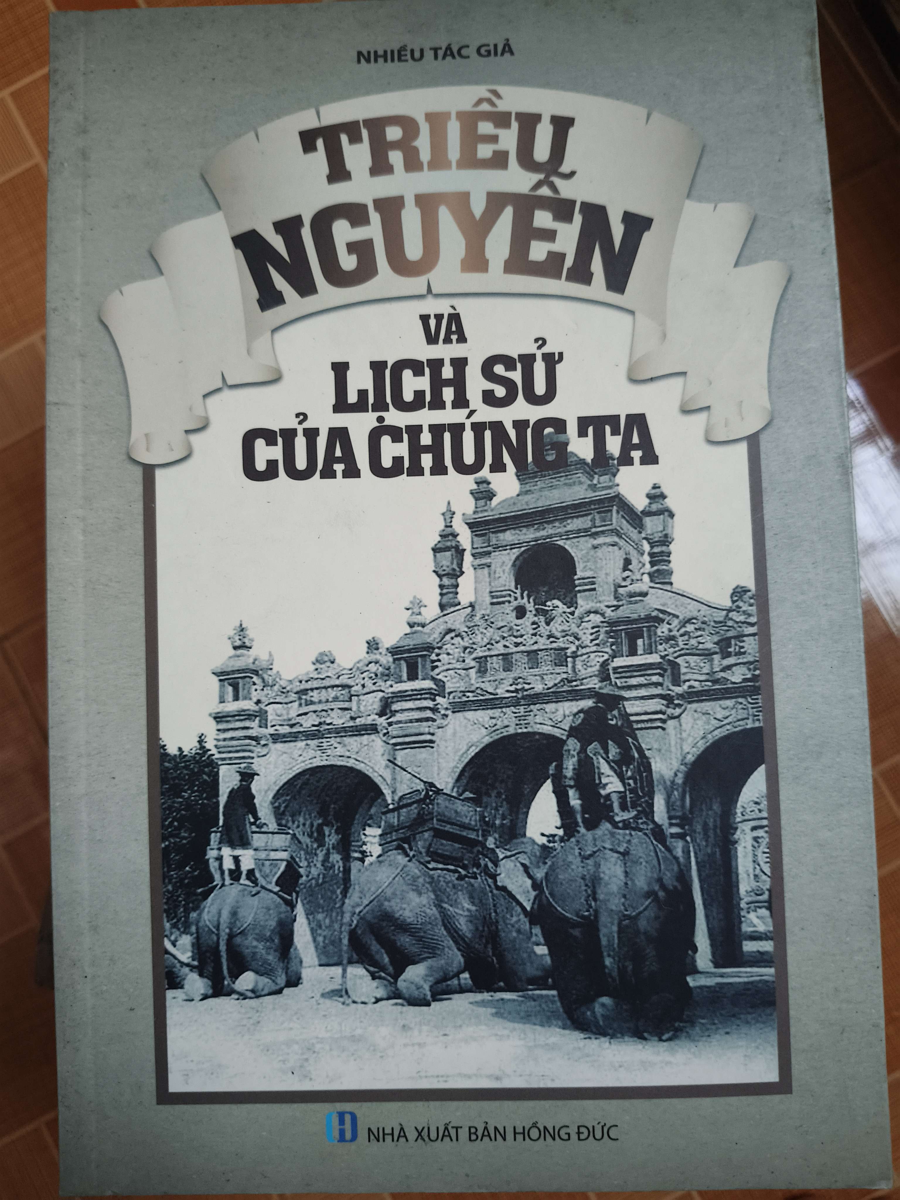 Triều Nguyễn và lịch sử chúng ta - 2016 - 339 trang Lịch sử Việt Nam ANTQ2702