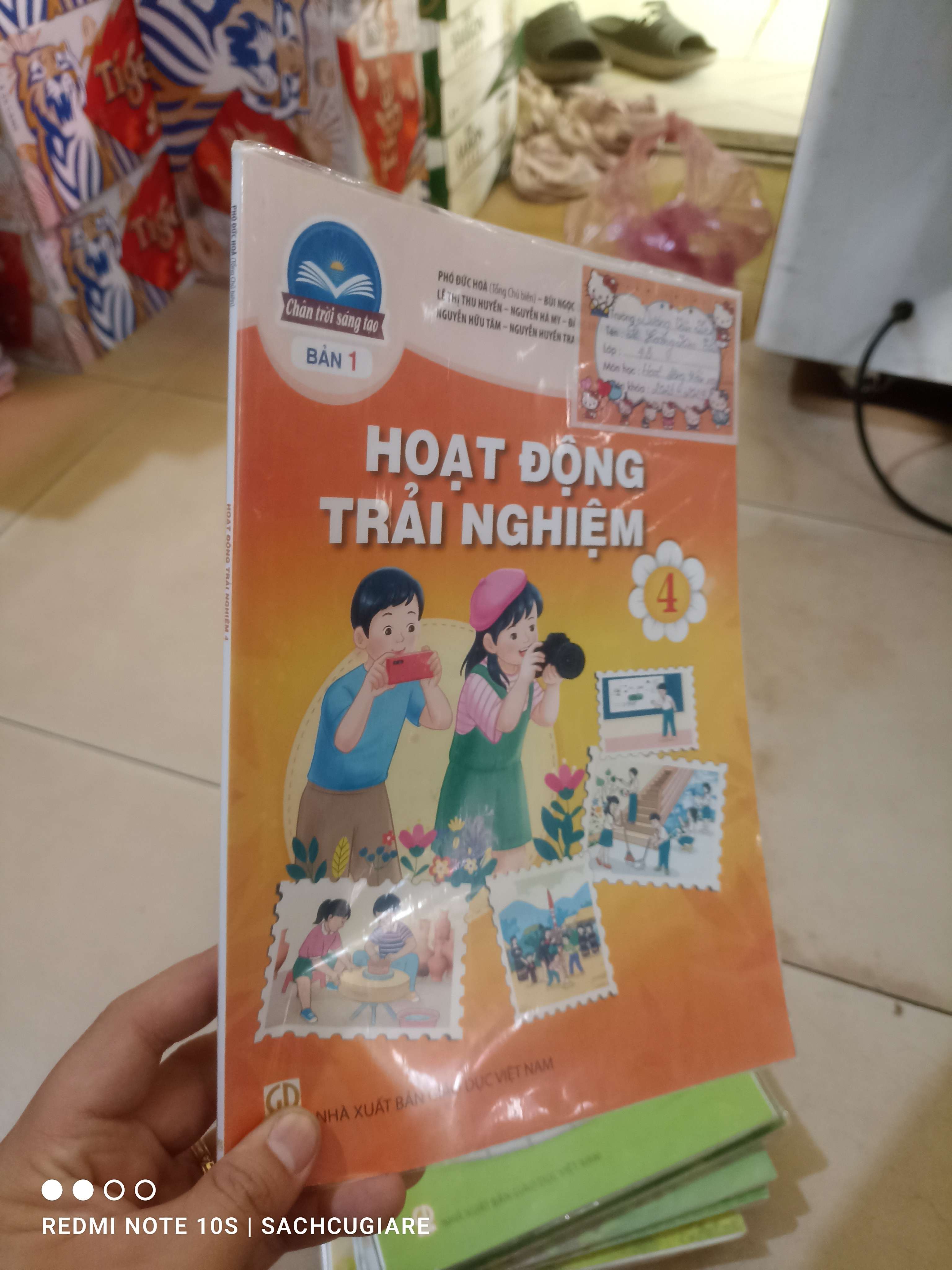 Hoạt động trải nghiệm lớp 4 (Chân trời sáng tạo) Giáo khoa HCM2702
