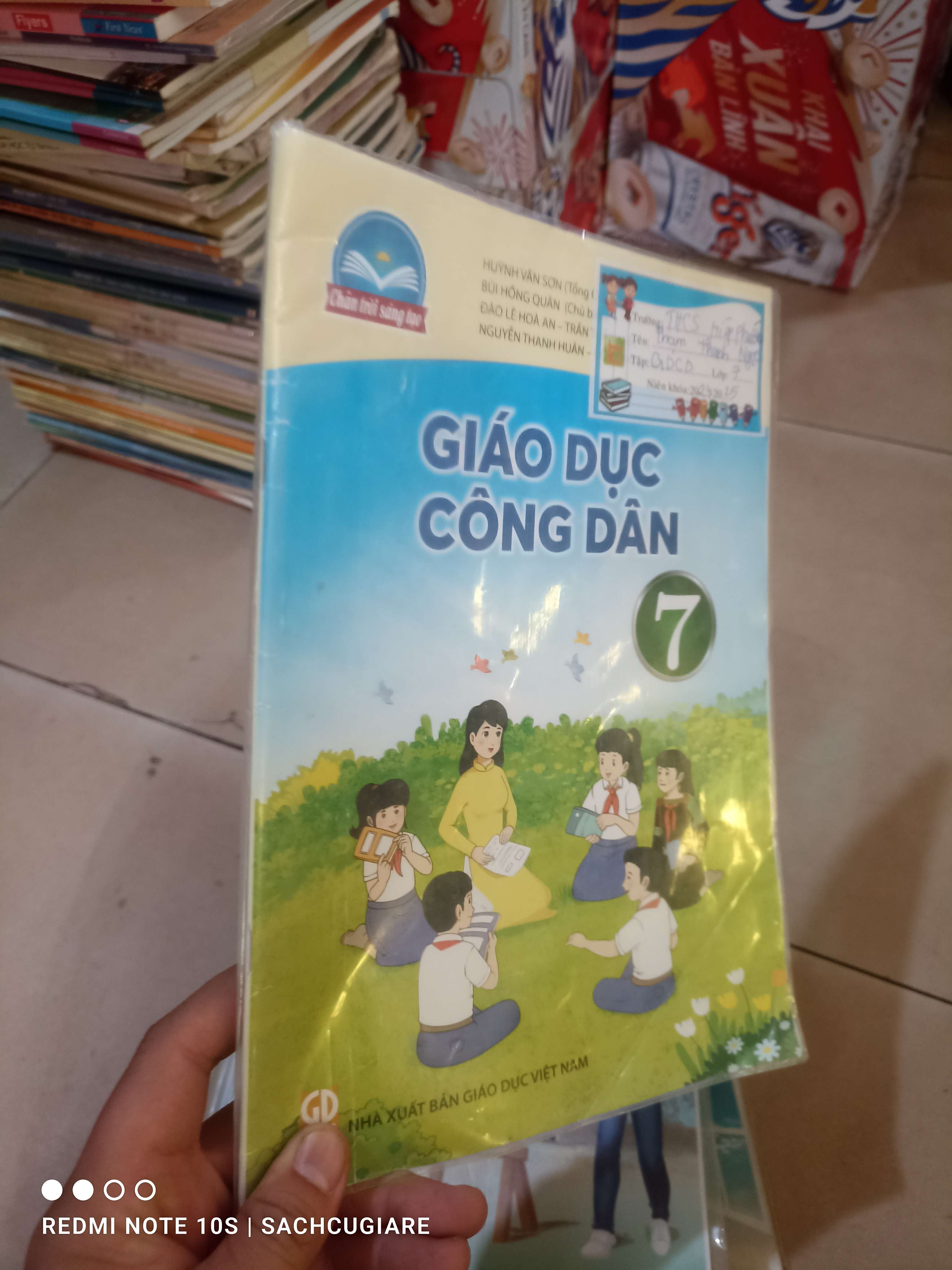 Giáo dục công dân lớp 7 (Chân trời sáng tạo) Giáo khoa HCM2702