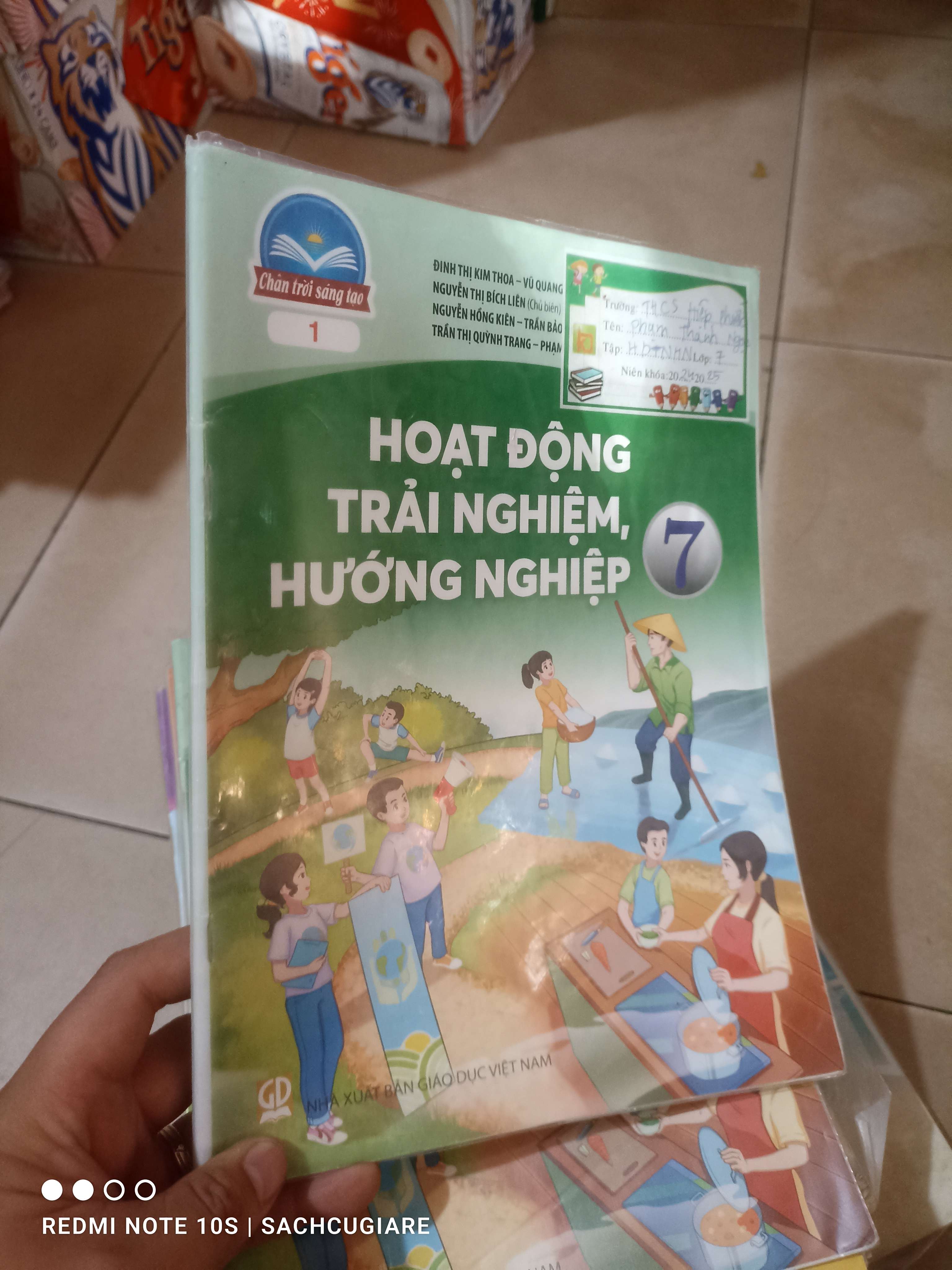 Hoạt động trải nghiệm, hướng nghiệp lớp 7 (Chân trời sáng tạo) Giáo khoa HCM2702