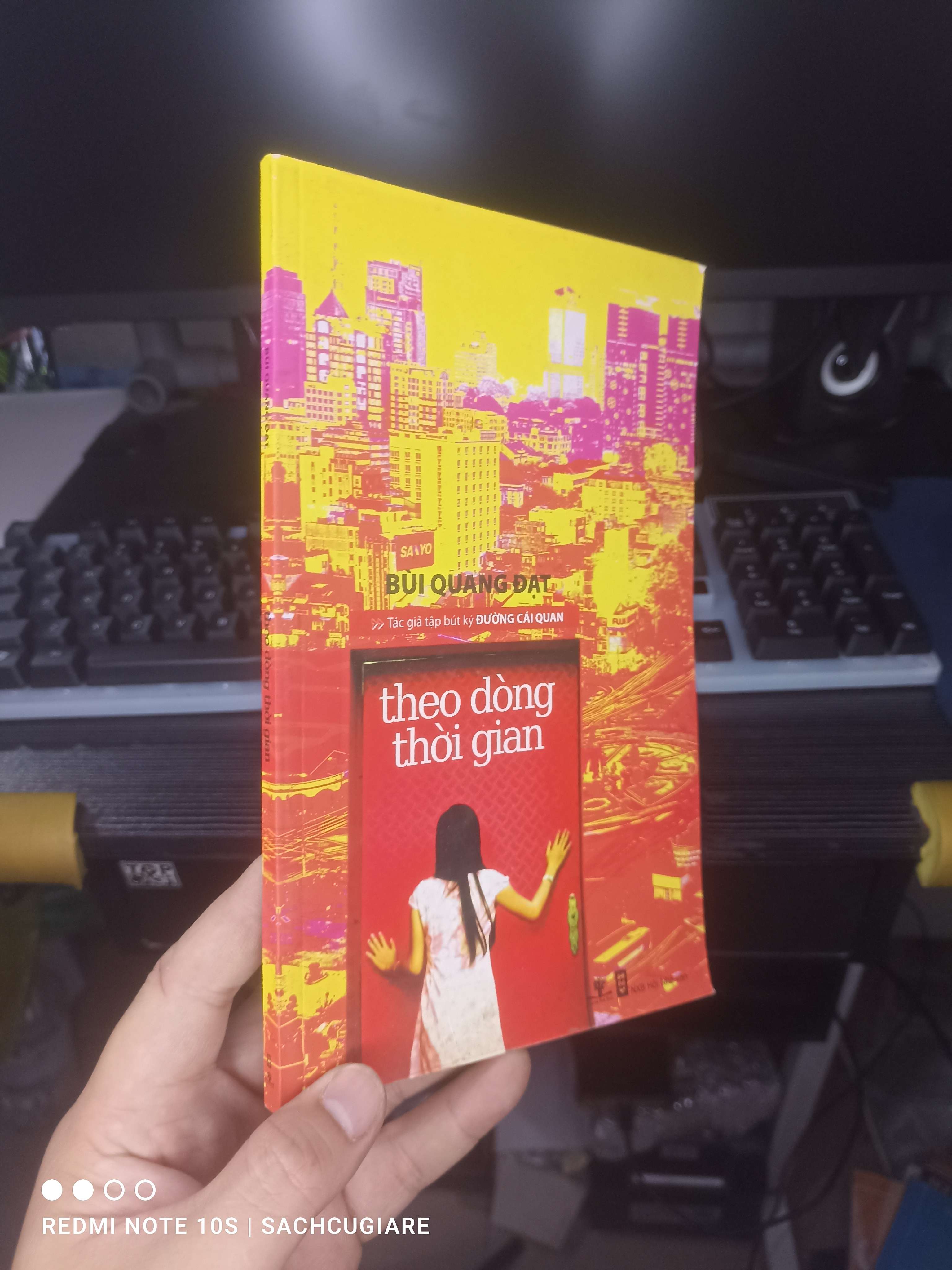 Theo Dòng Thời Gian - Bùi Quang Đạt 2011 mới 80% ố Sách văn học HCM.TN2802 (NSX)