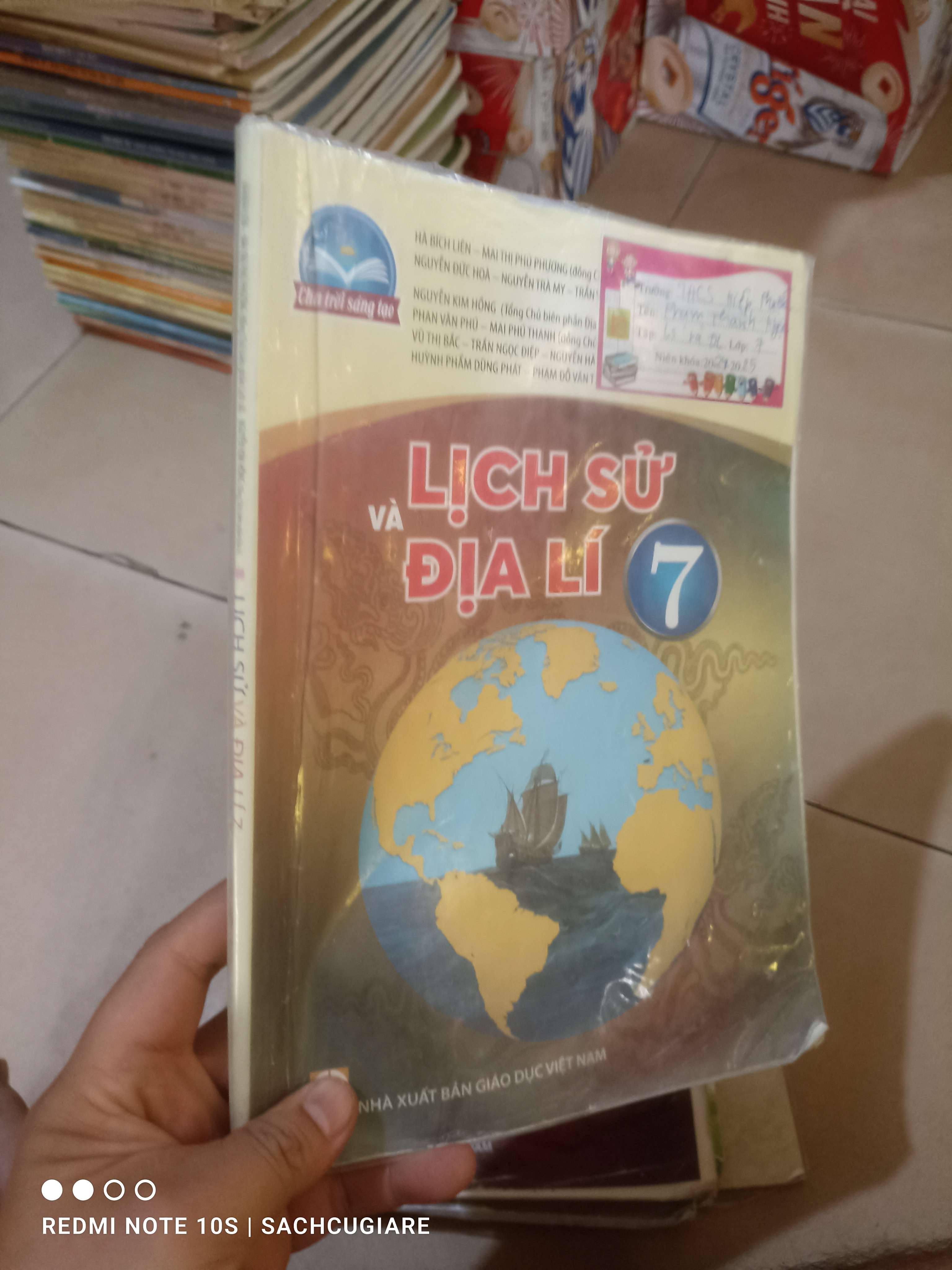 Lịch sử và địa lí lớp 7 (Chân trời sáng tạo) Giáo khoa HCM2702