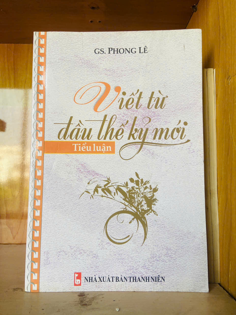 Viết từ đầu thế kỷ mới / Phong Lê Văn học Việt Nam VAVO2702
