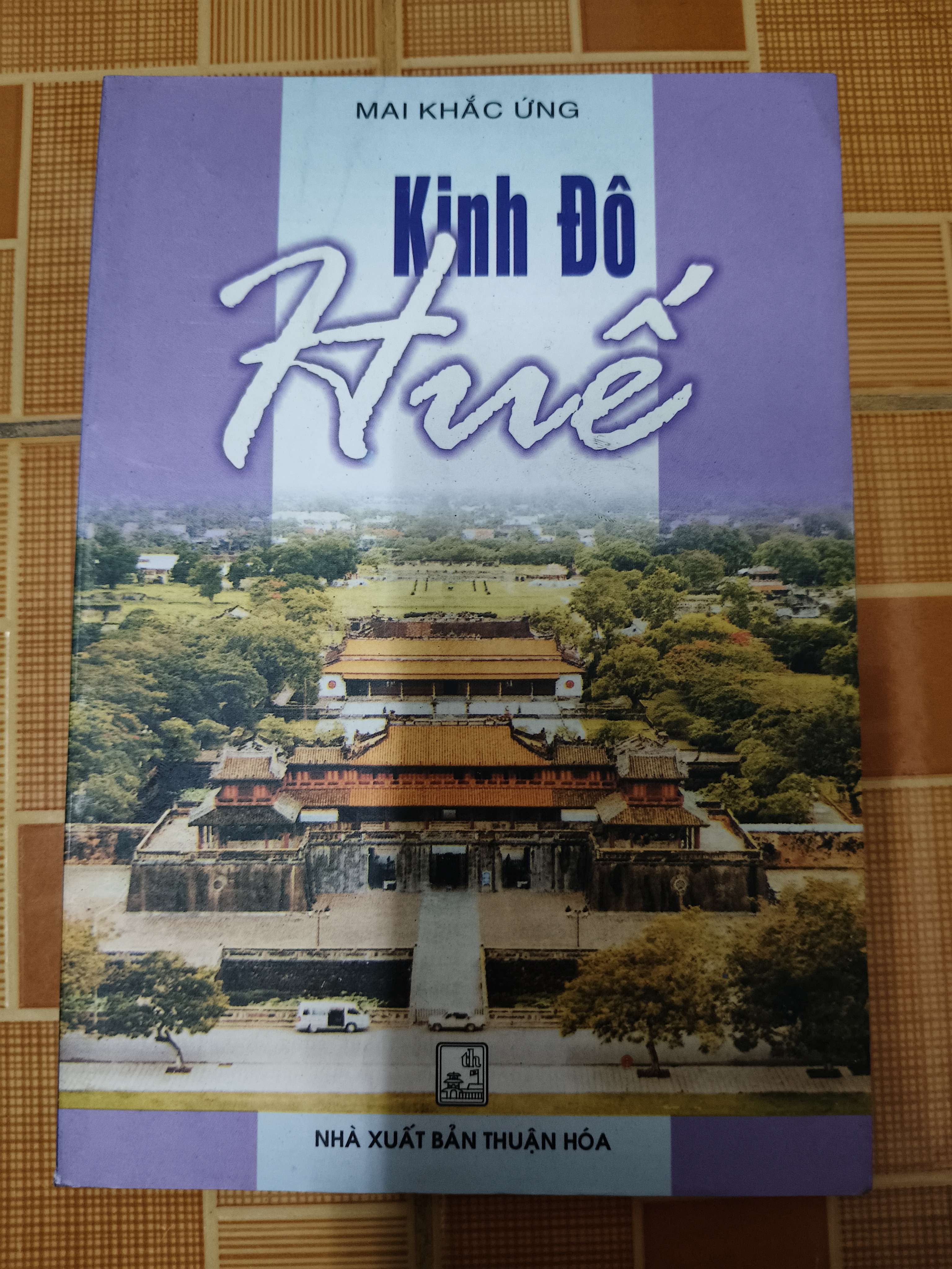 Kinh Đô Huế - 2002 - 123 trang Lịch sử Việt Nam ANTQ2702