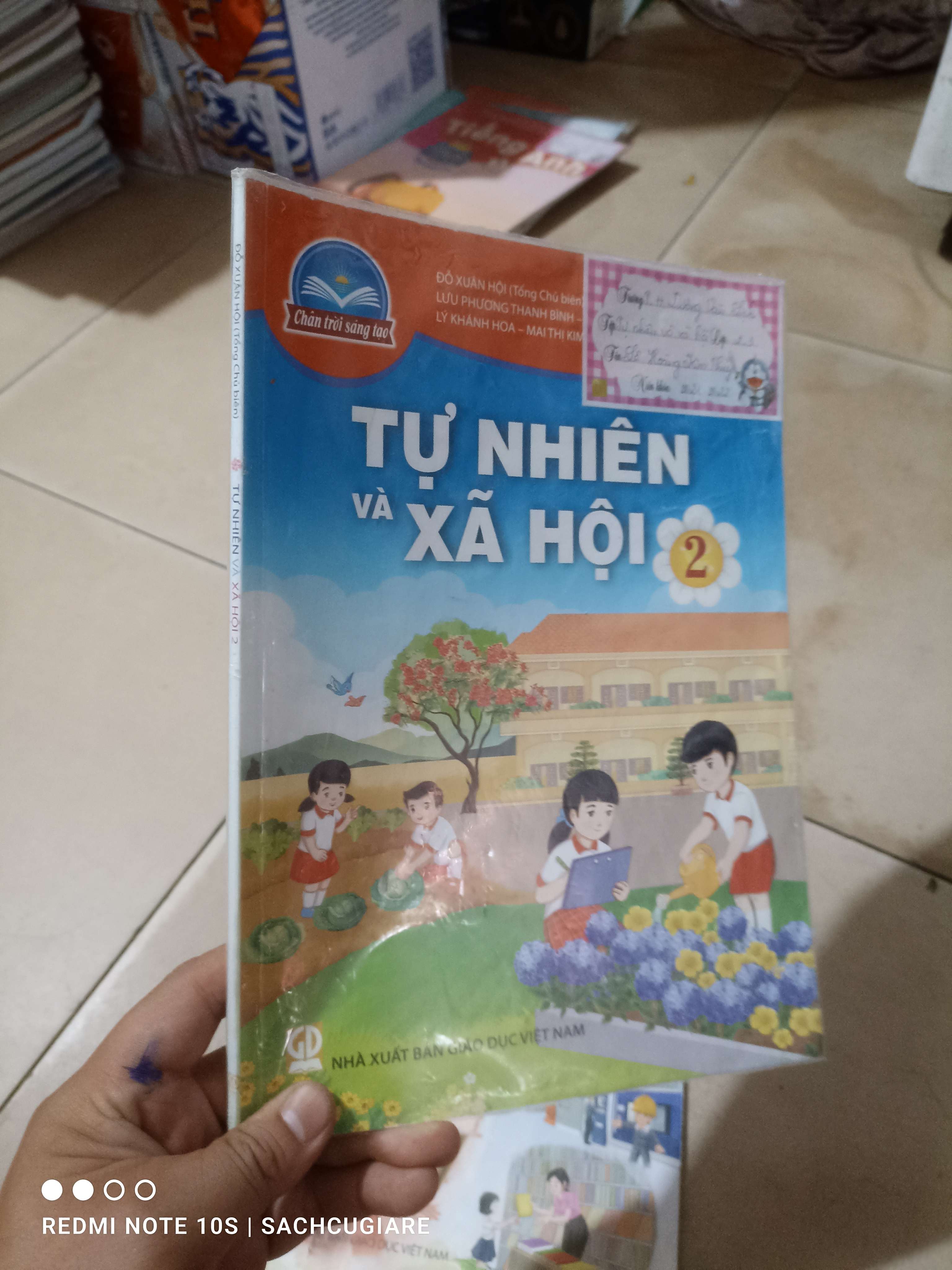 Tự nhiên và xã hội lớp 2 (Chân trời sáng tạo) Giáo khoa HCM2702