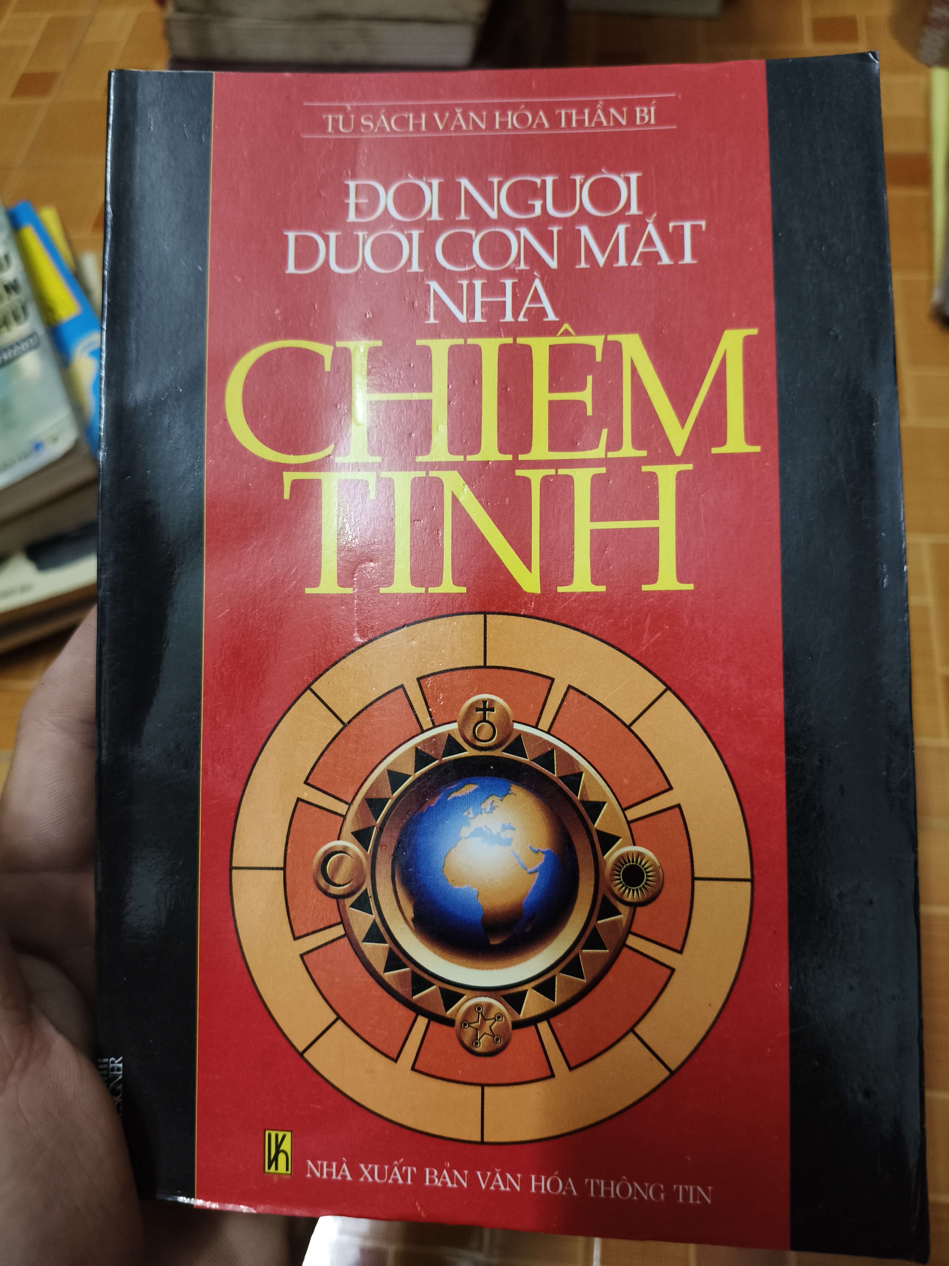 Đời người dưới con mắt nhà chiêm tinh - 2000 - 342 trang Lịch sử thế giới ANTQ2702