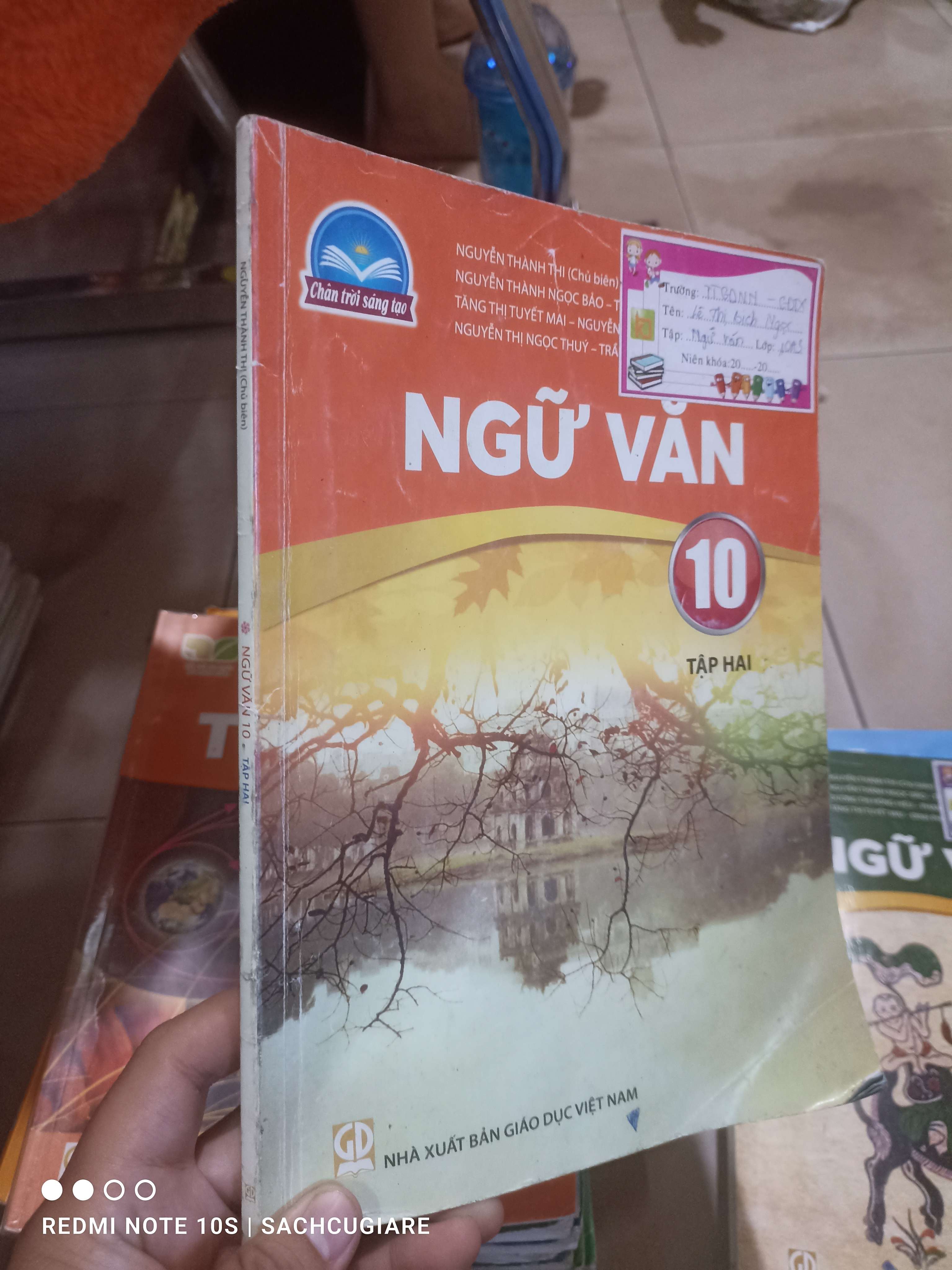 Ngữ văn lớp 10 tập 2 (Chân trời sáng tạo) Giáo khoa HCM2702