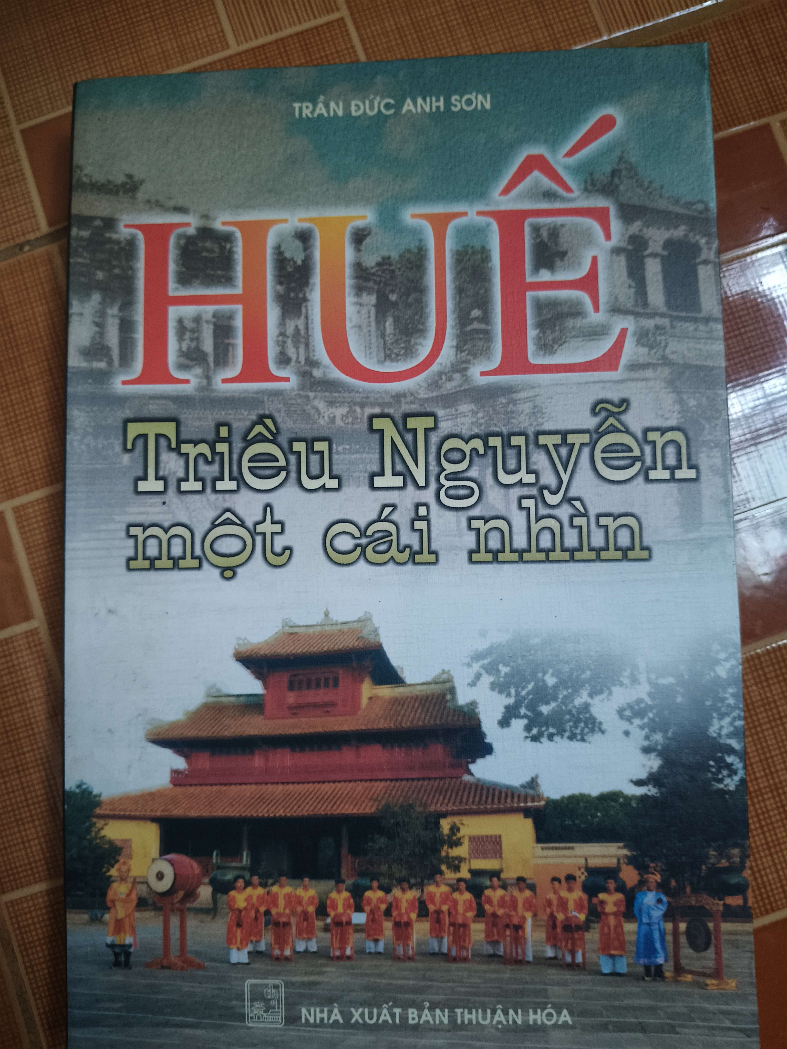 Huế triều nguyễn một cái nhìn - 2004 - 261 trang Lịch sử Việt Nam ANTQ2702