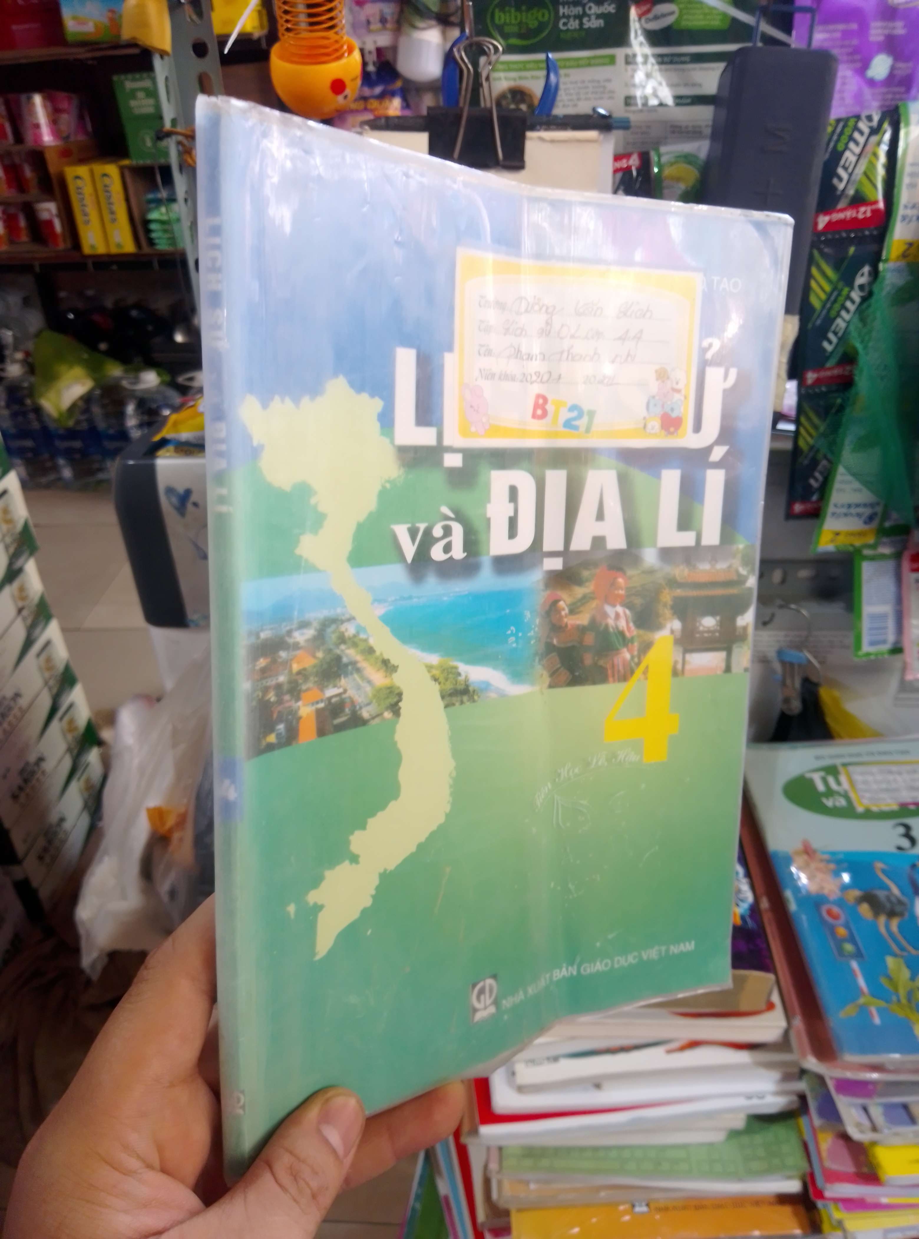 Lịch sử và Địa Lí 4 2020 mới 80% Giáo khoa HCM2702