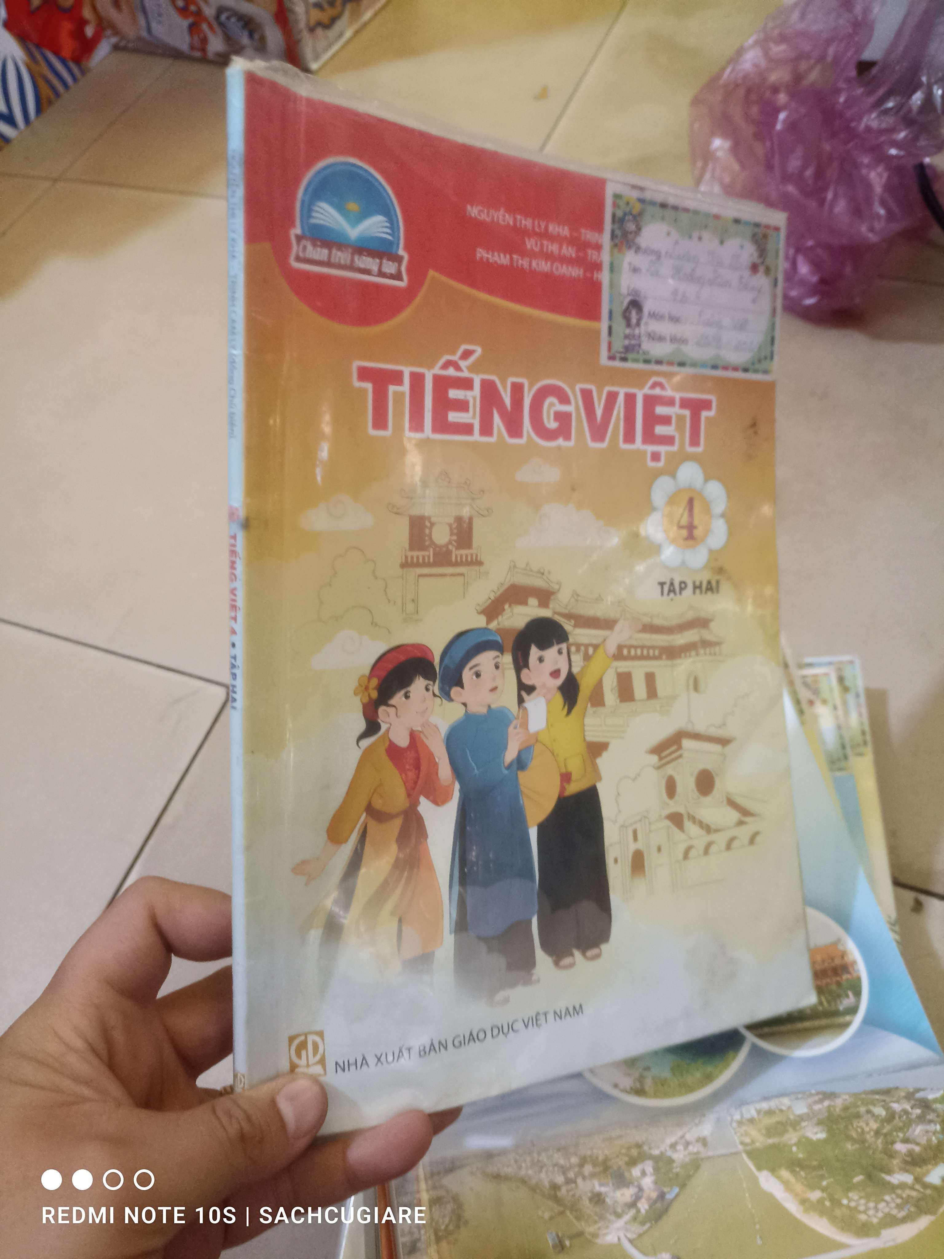 Tiếng việt lớp 4 tập hai (Chân trời sáng tạo) Giáo khoa HCM2702