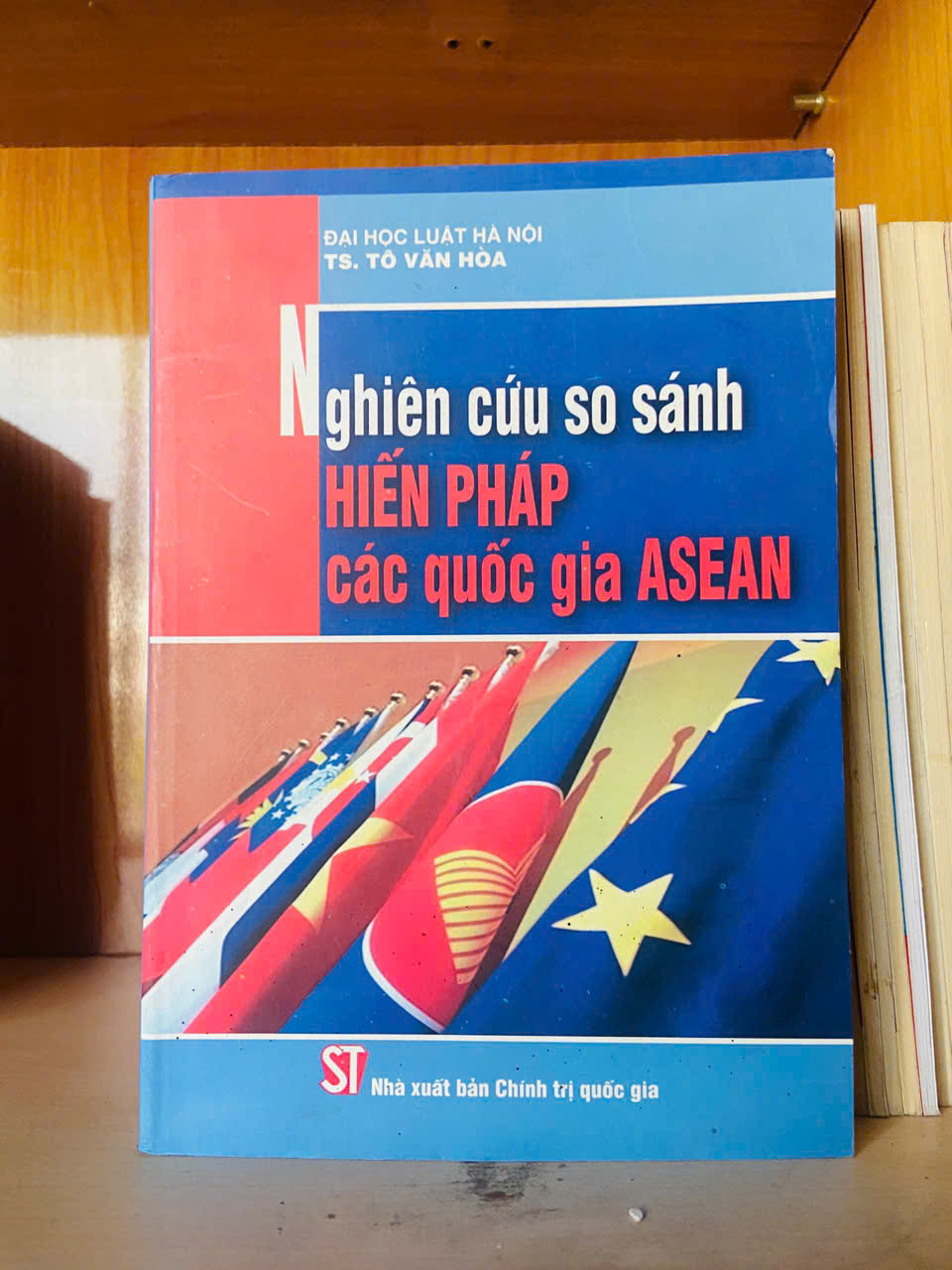 Nghiên cứu so sánh Hiến pháp các quốc gia ASEAN / Tô Văn Hòa Sách giáo khoa - giáo trình VAVO2702