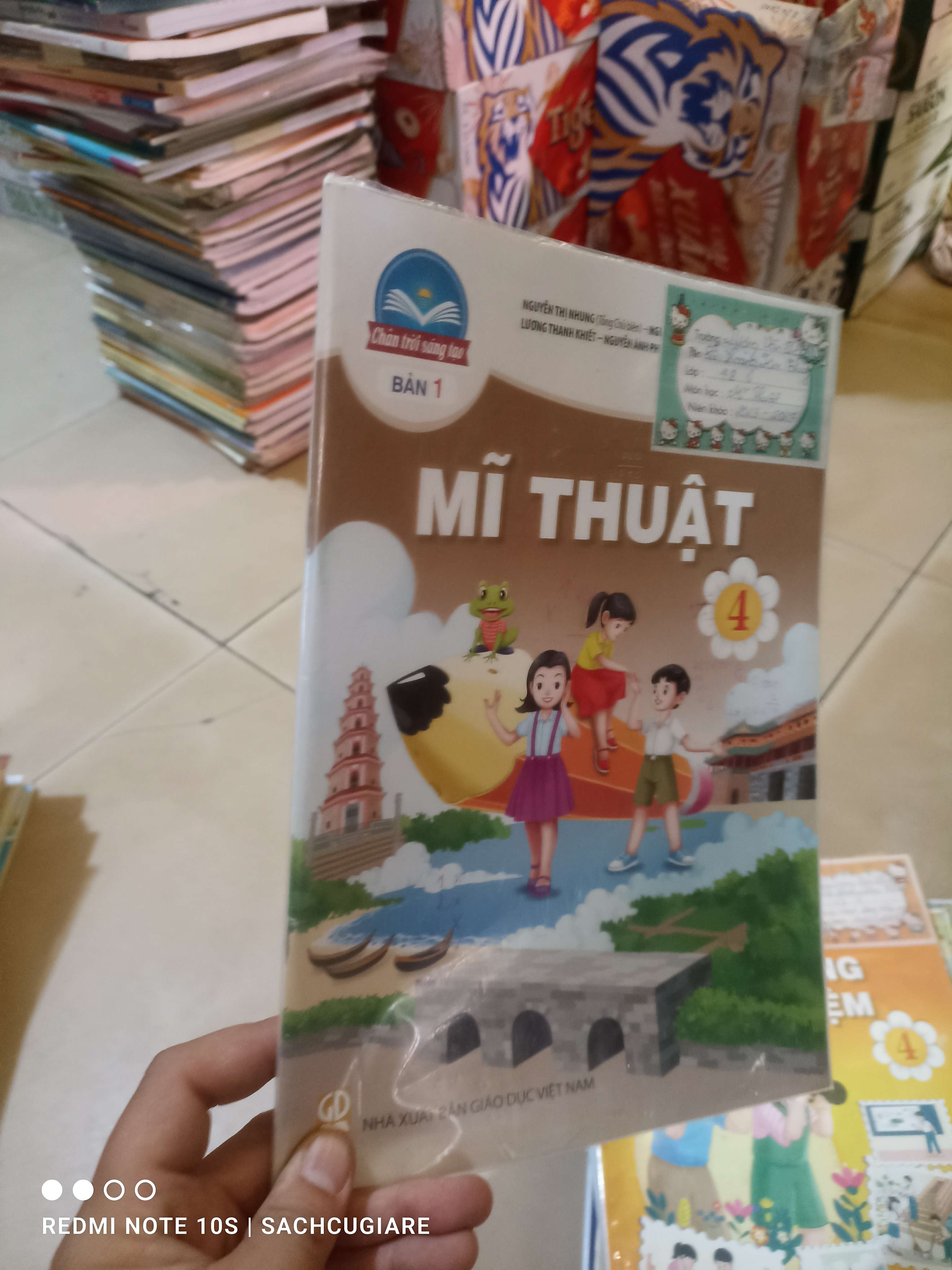 Mĩ thuật lớp 4 (Chân trời sáng tạo) Giáo khoa HCM2702