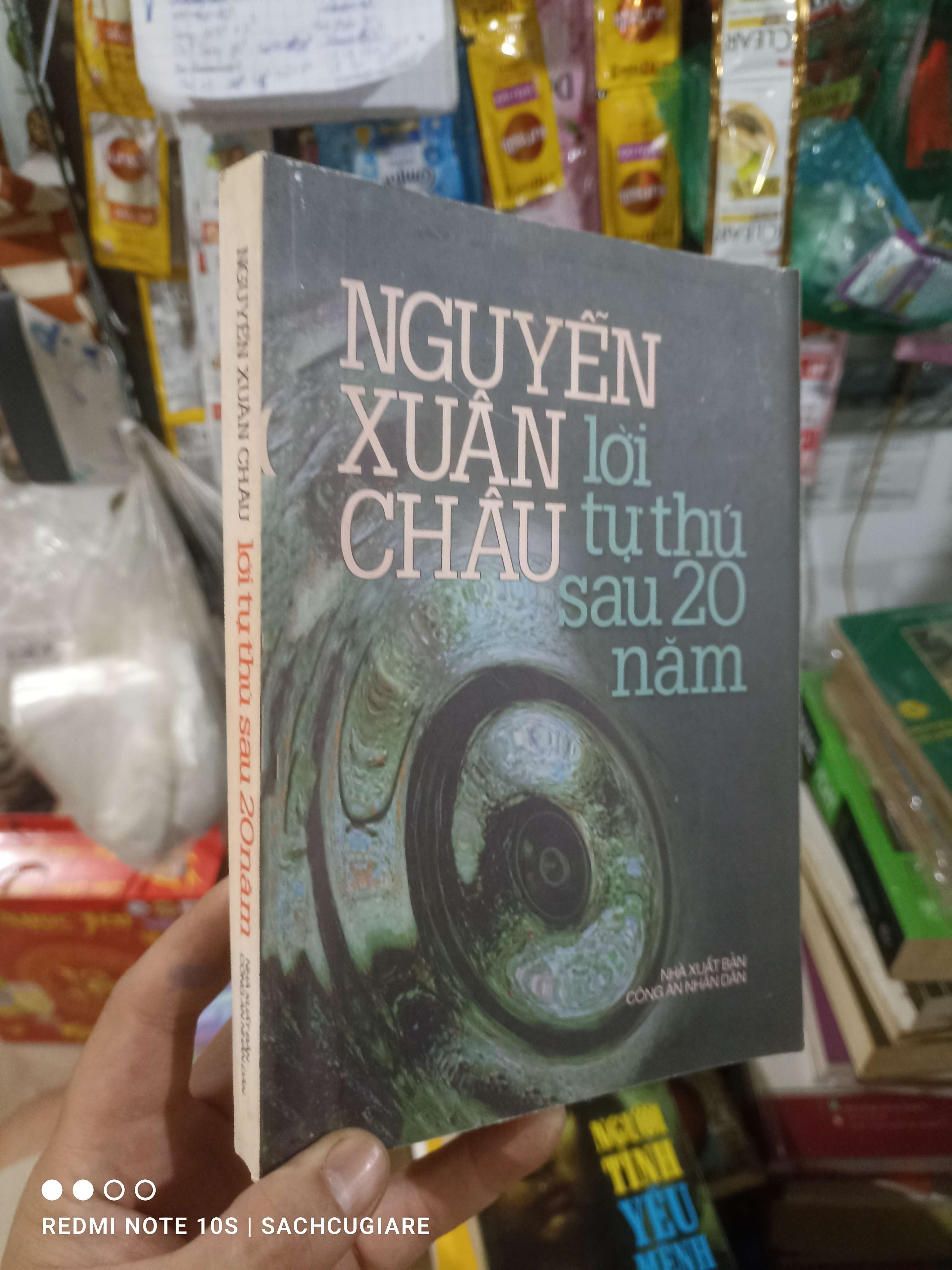 Lời tự thú sau 20 năm - Xuân Châu 2004 mới 80% ố Văn học Việt Nam HCM2702 (NSX)
