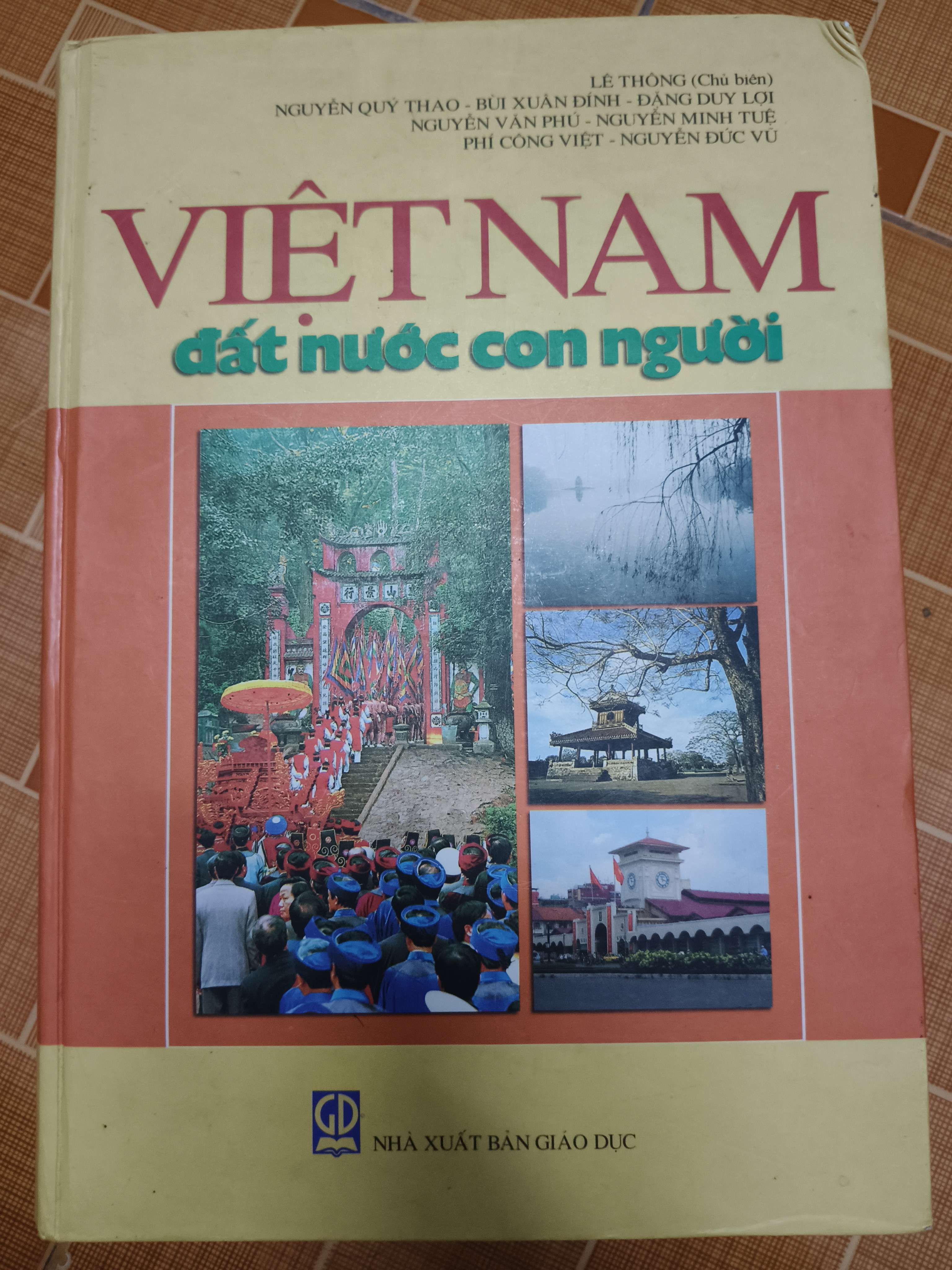 Việt Nam đất nước con người - Xb 2007 - 544 trang Văn học Việt Nam ANTQ2702