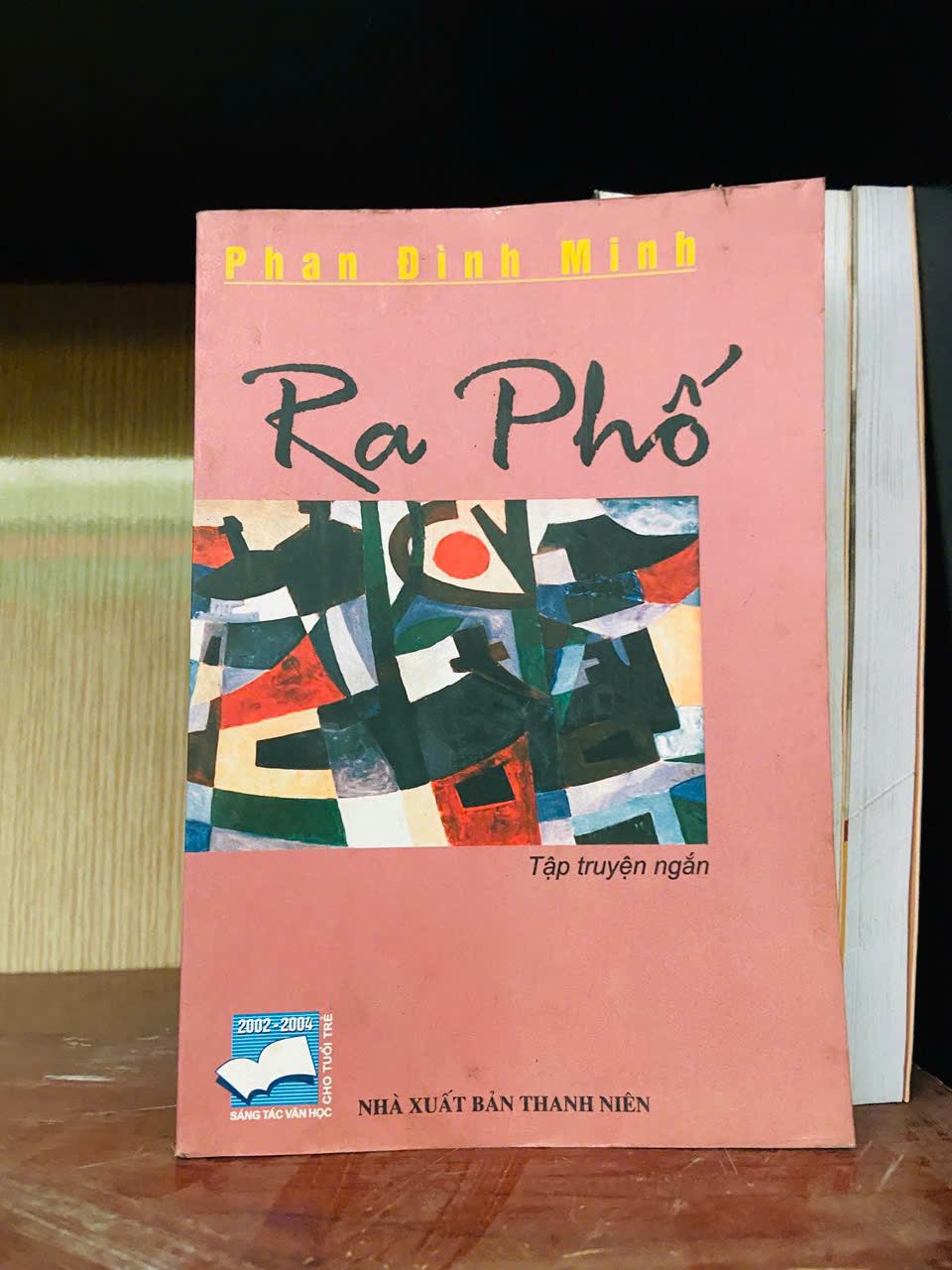 Ra phố - Phan Đình Minh Văn học Việt Nam VAVO2702