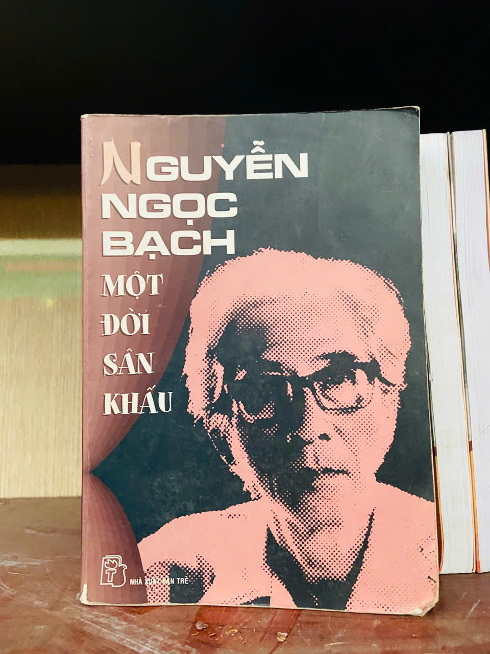 Một đời sân khấu - Nguyễn Ngọc Bạch Văn học Việt Nam VAVO2702