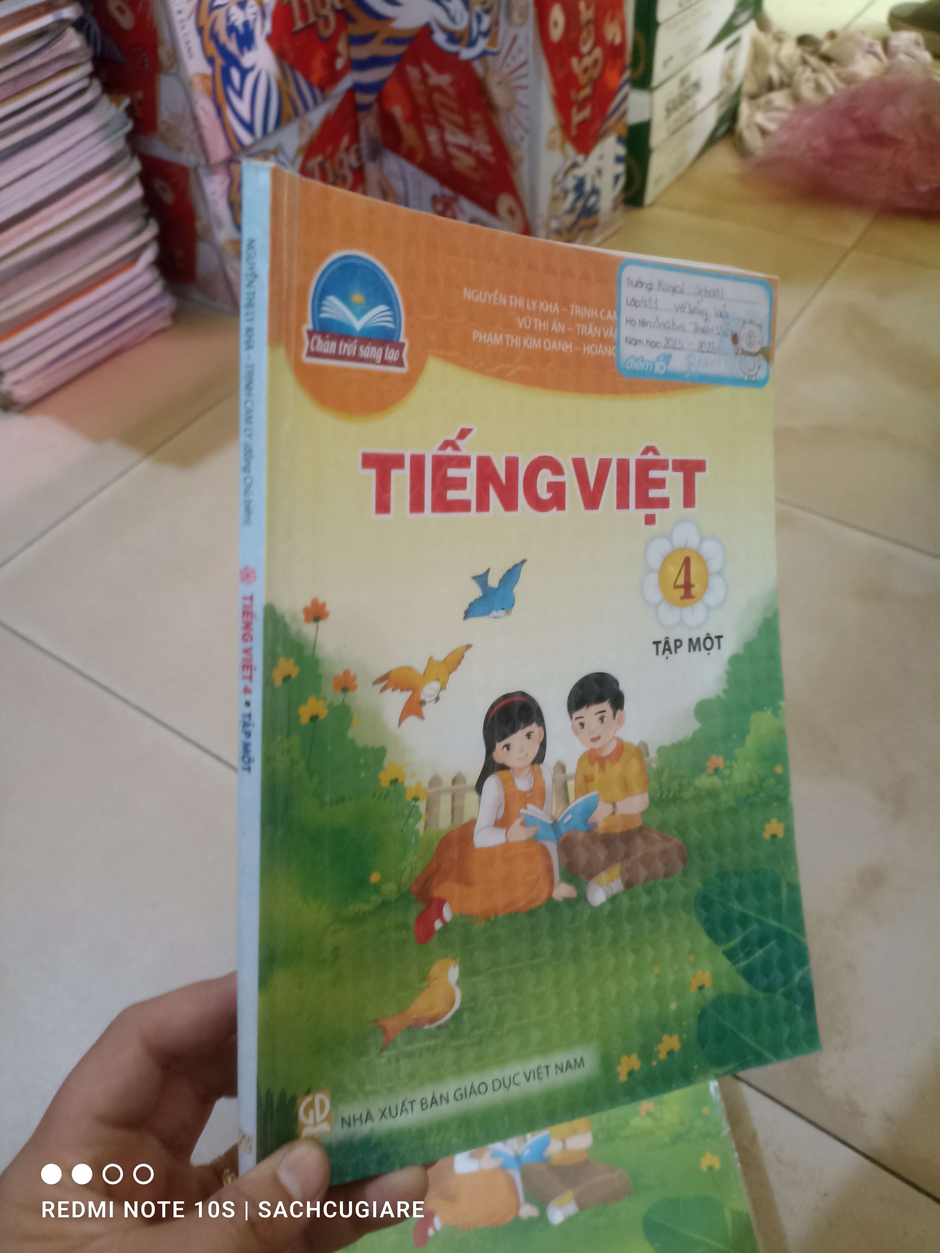 Tiếng việt lớp 4 tập một (Chân trời sáng tạo) Giáo khoa HCM2702