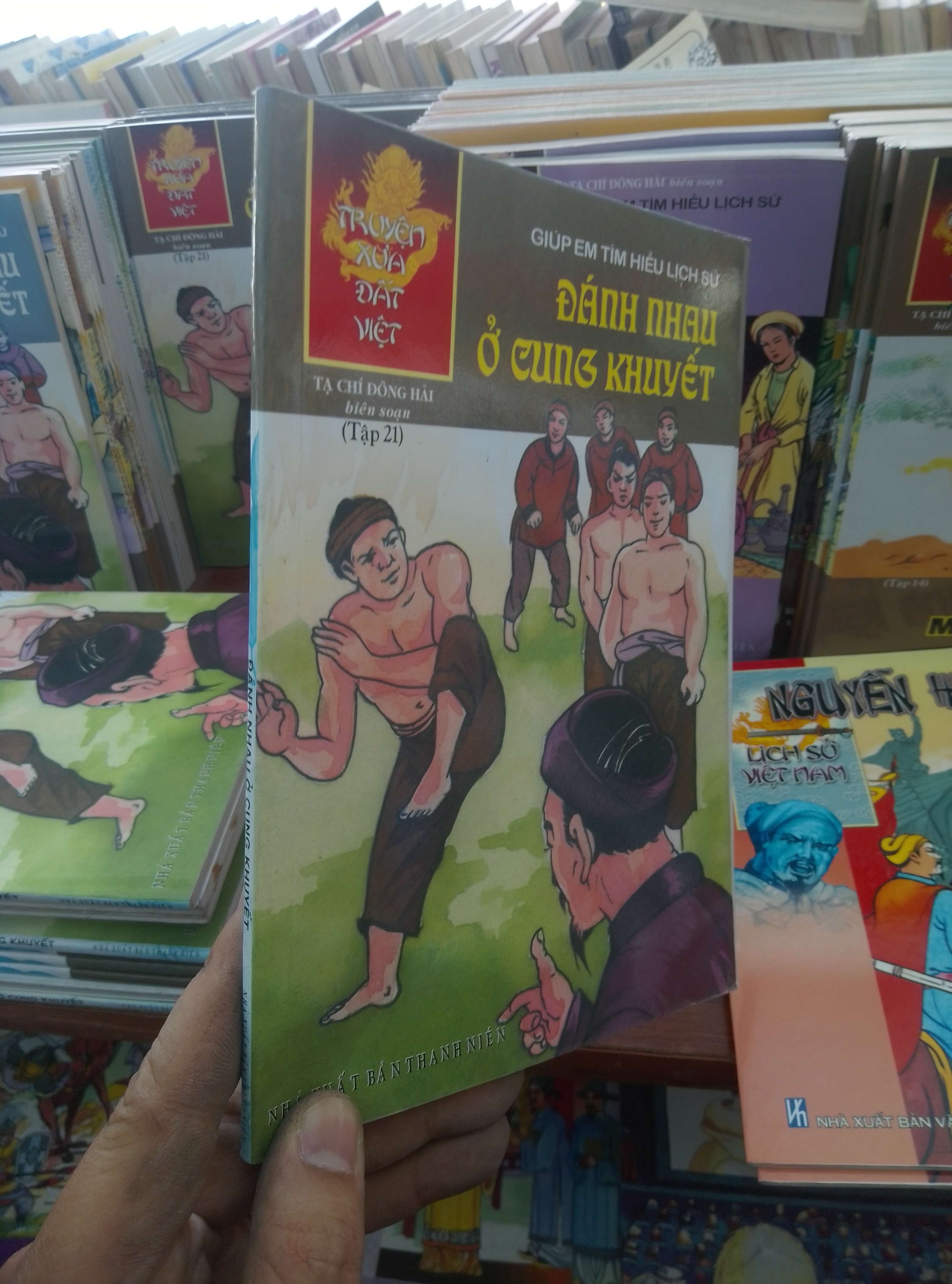 Đánh nhau ở cung khuyết tập 21 - Đông Hải 2011 Truyện tranh VAVO-AK19