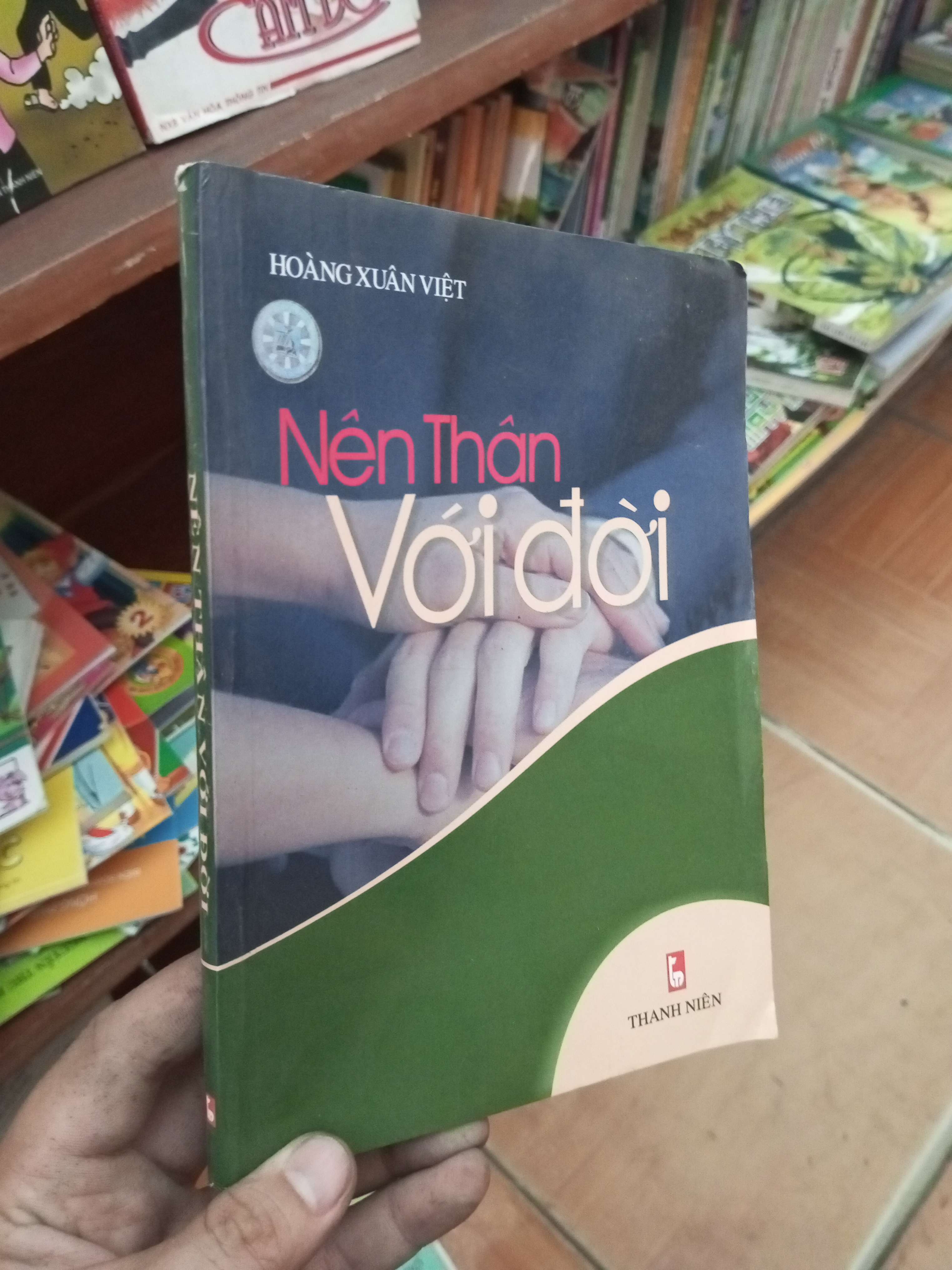 Nên thân với đời - Xuân Việt 2005 Sách kỹ năng VAVO-AK19