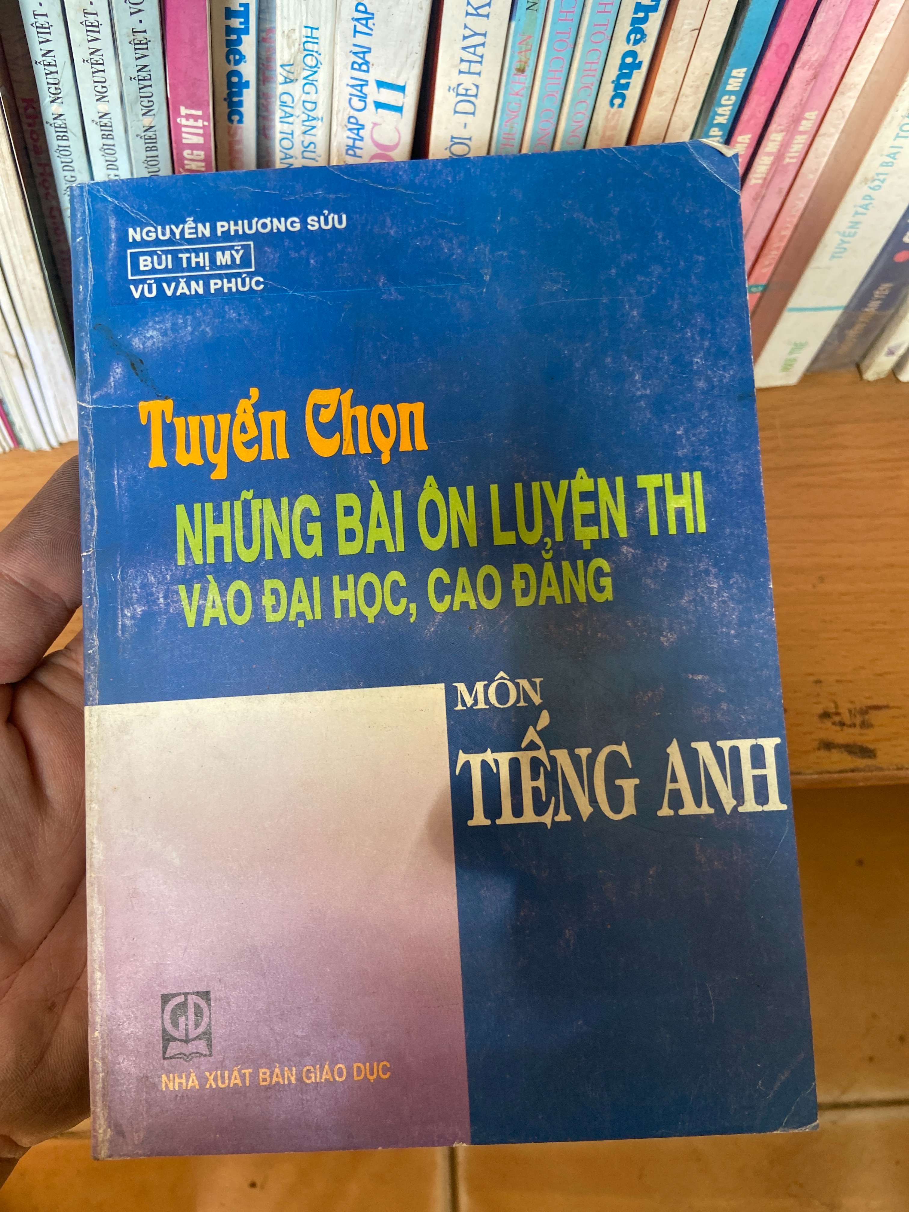 Tuyển Chọn Những Bài Ôn Luyện Thi Vào Đại Học, Cao Đẳng Môn Tiếng Anh - Nguyễn Phương Sửu, Bùi Thị Mỹ, Vũ Văn Phúc 2002 Sách tự học tiếng Anh VAVO-AK1T2