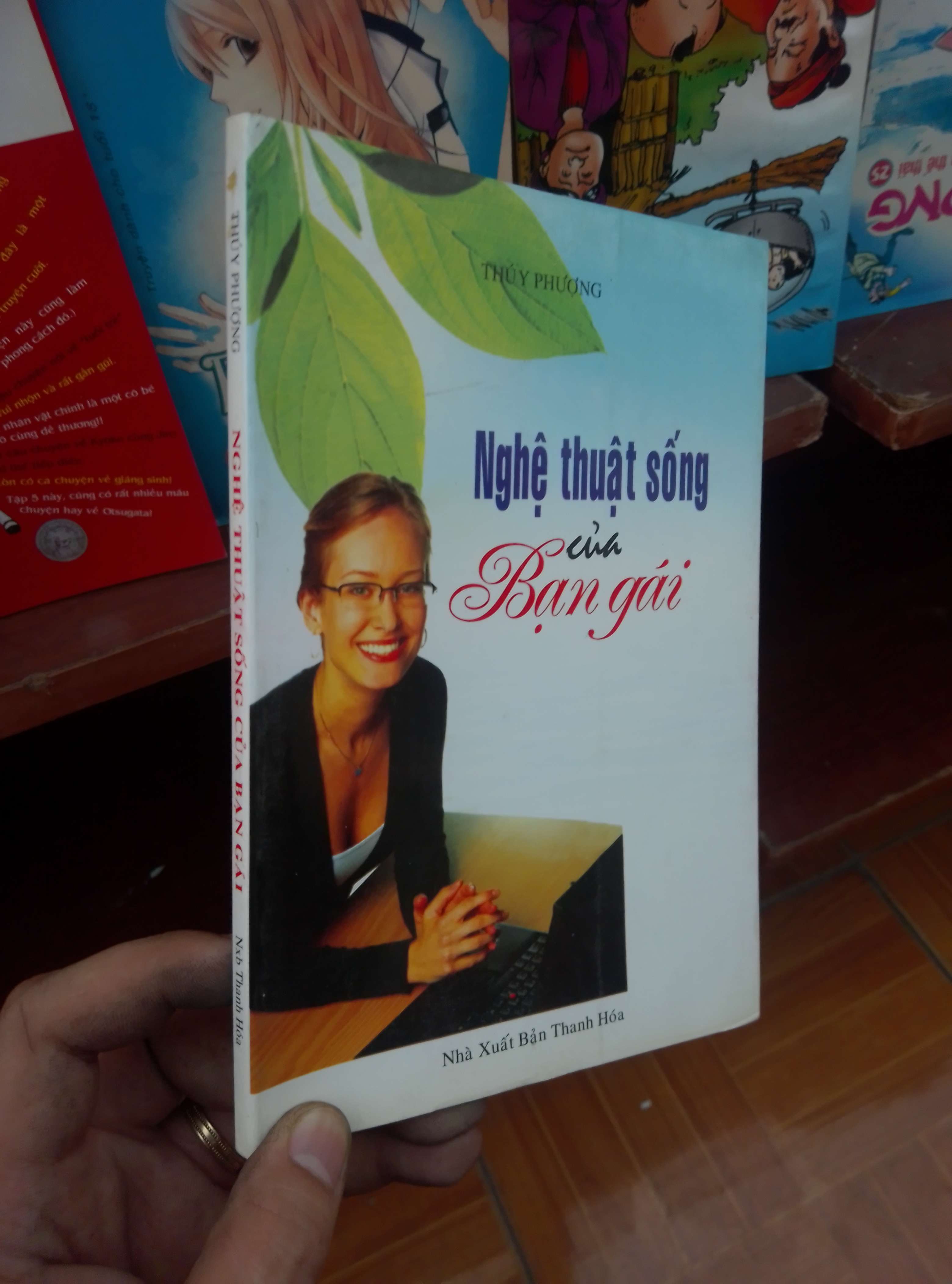Nghệ thuật sống của bạn gái - Thùy Phương 2008 Sách kiến thức tổng hợp VAVO-AK19