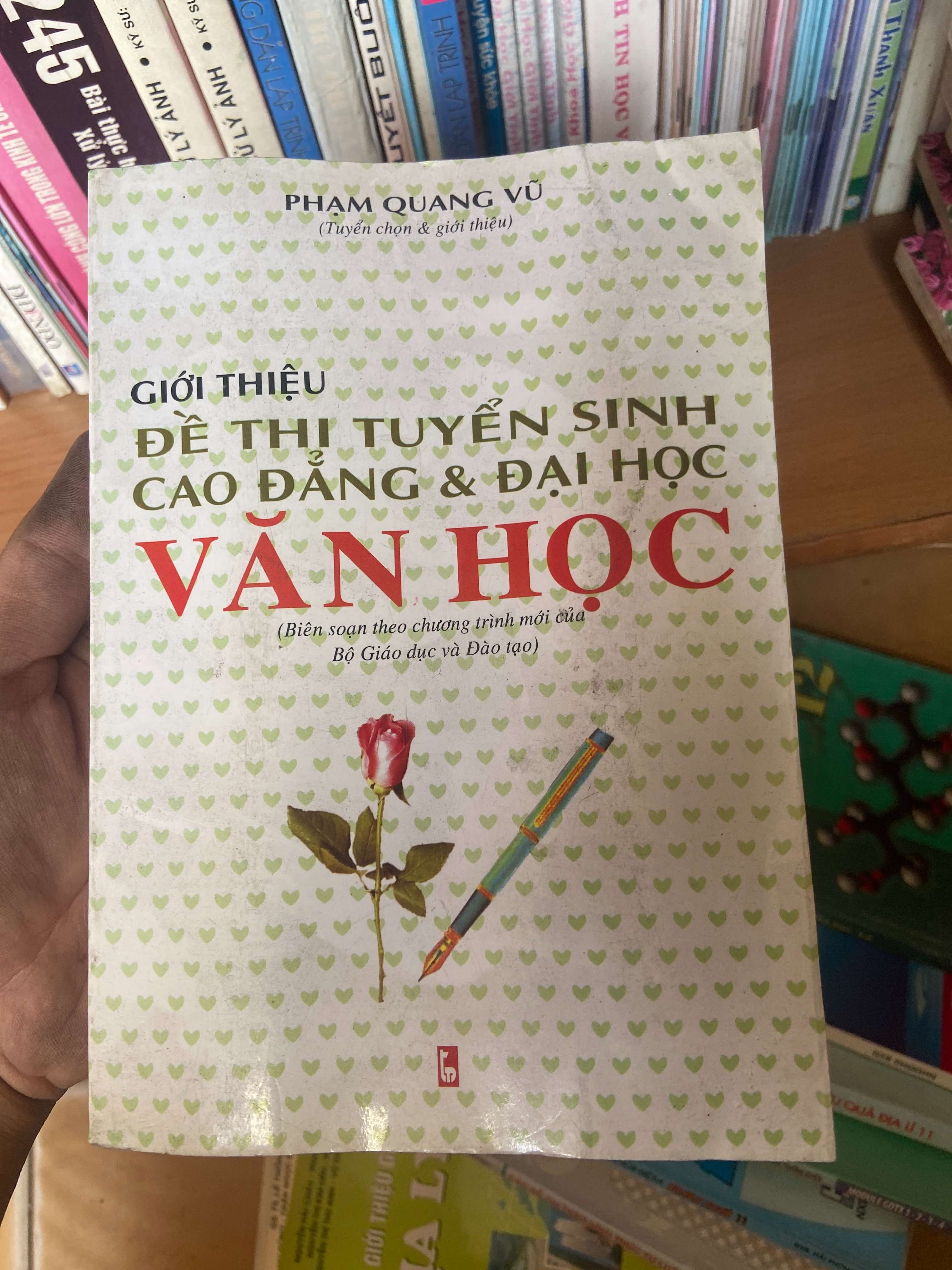 Giới Thiệu Đề Thi Tuyển Sinh Cao Đẳng & Đại Học Văn Học - Phạm Quang Vũ 2004 Tham khảo - luyện thi VAVO-AK1T3