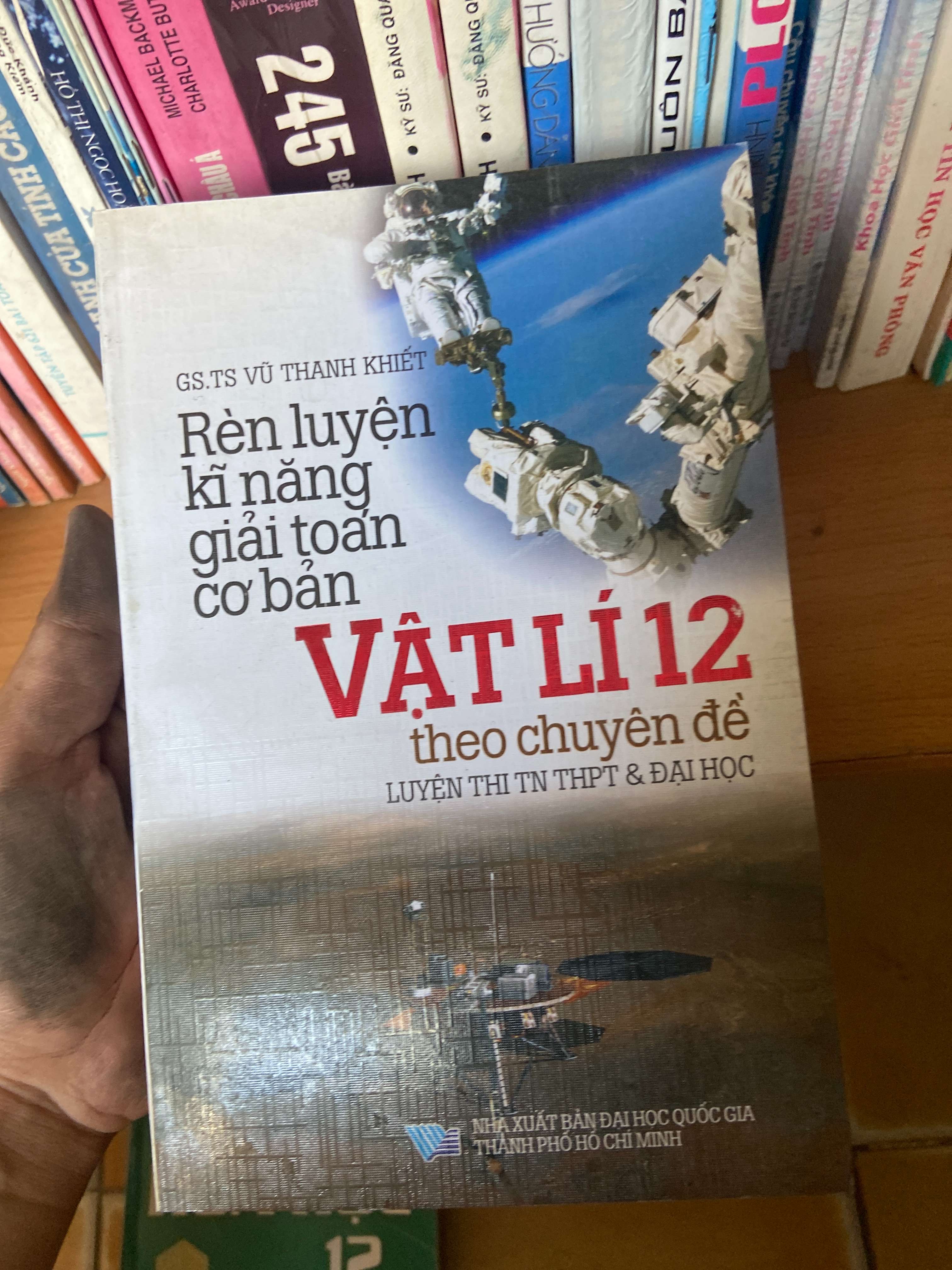 Rèn Luyện Kĩ Năng Giải Toán Cơ Bản Vật Lí 12 Theo Chuyên Đề (Luyện Thi TN THPT & Đại Học) - Vũ Thanh Khiết 2010 Tham khảo - luyện thi VAVO-AK1T2