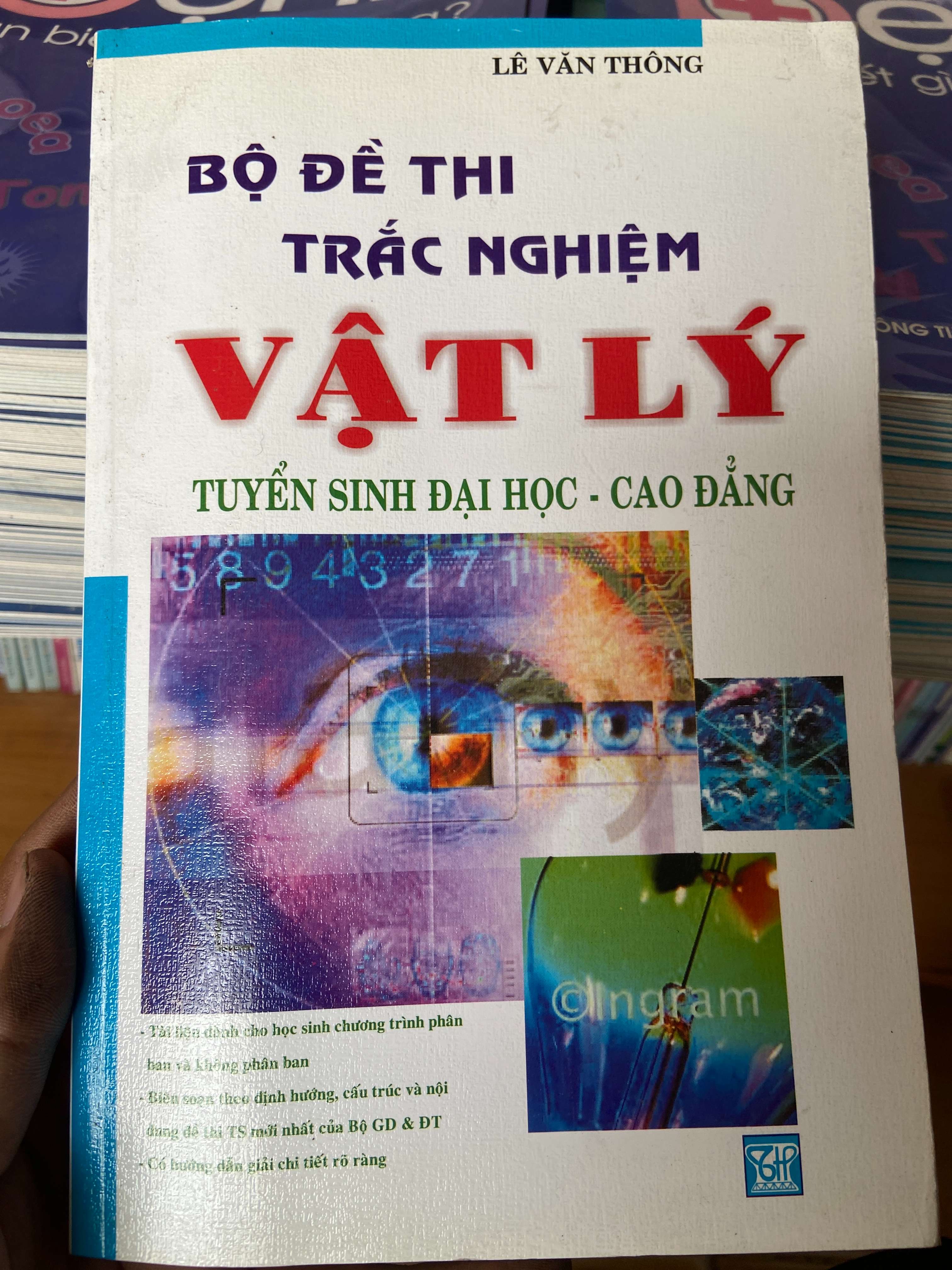 Bộ Đề Thi Trắc Nghiệm Vật Lý Tuyển Sinh Đại Học - Cao Đẳng - Lê Văn Thông 2007 Tham khảo - luyện thi VAVO-AK2ST1