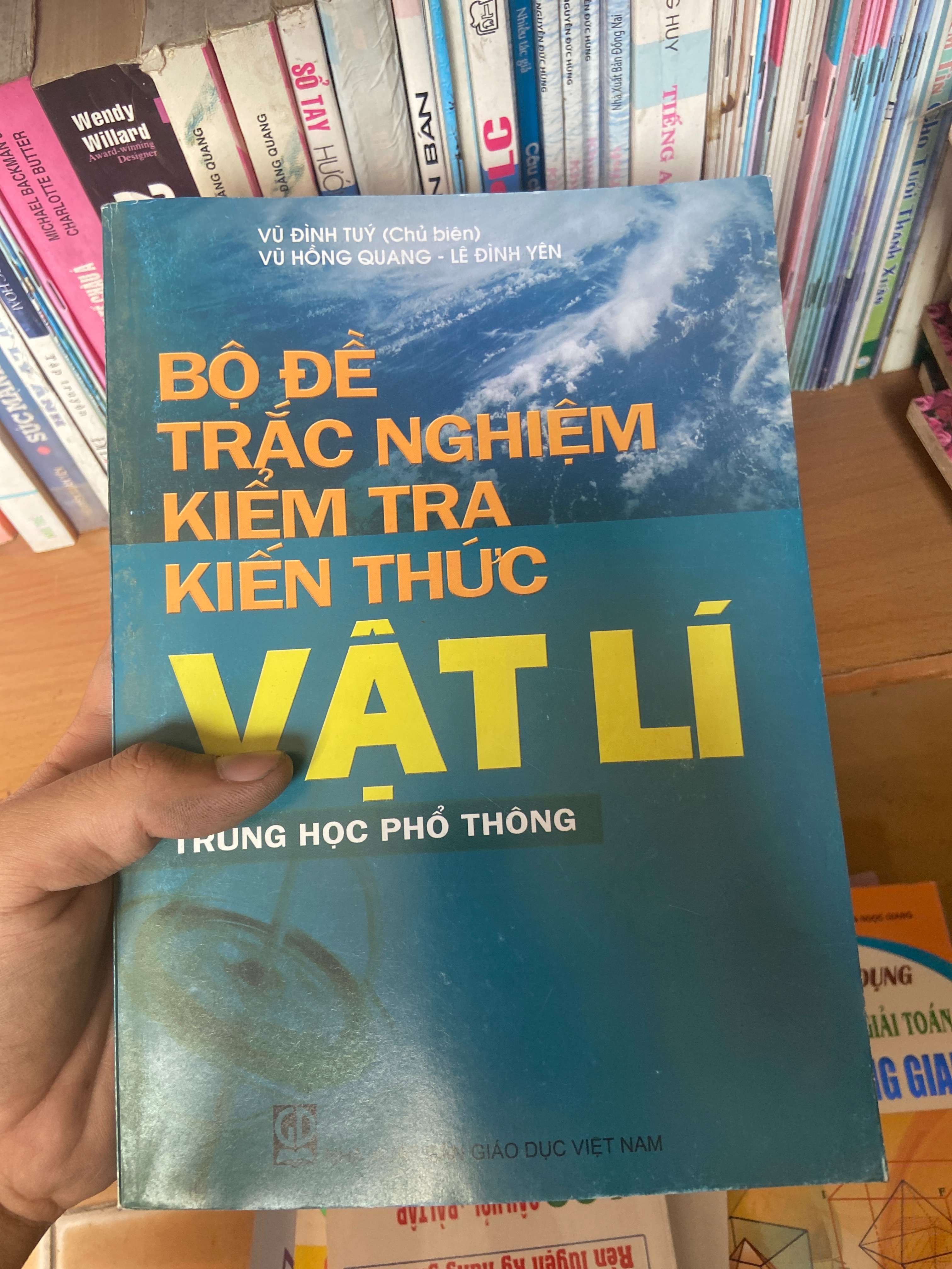 Bộ Đề Trắc Nghiệm Kiểm Tra Kiến Thức Vật Lí Trung Học Phổ Thông - Vũ Đình Túy, Vũ Hồng Quang, Lê Đình Yên 2010 Tham khảo - luyện thi VAVO-AK1T3